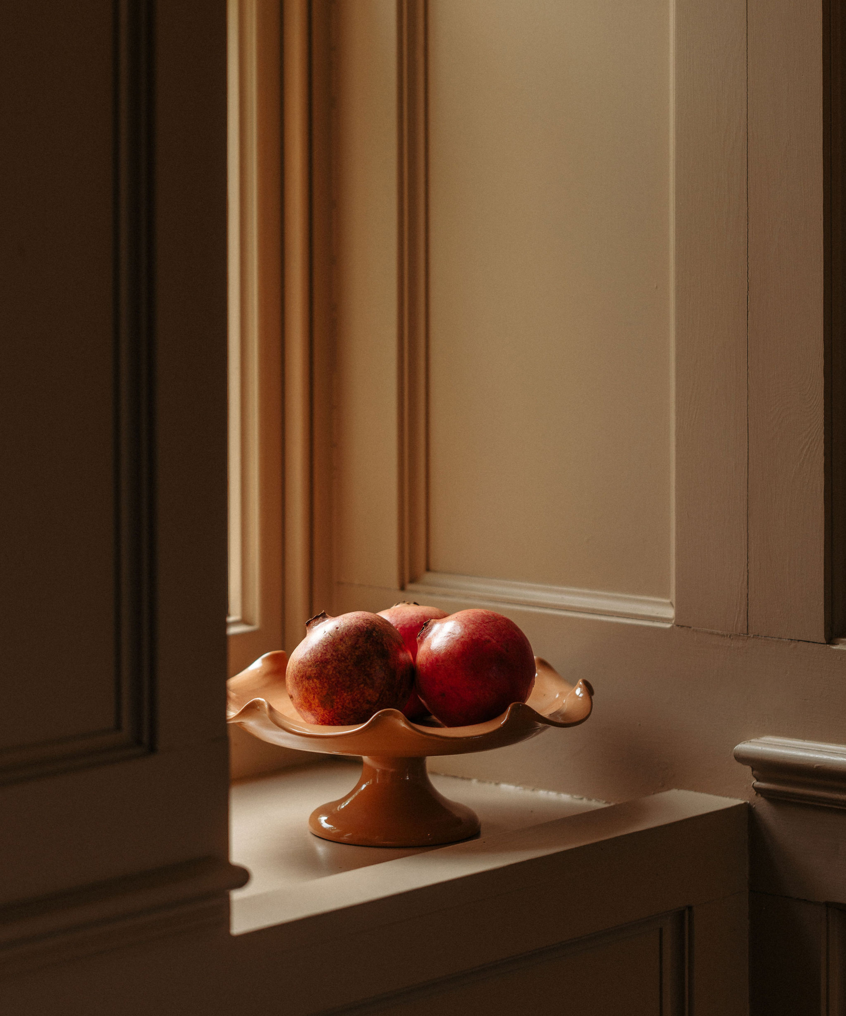 Claudia Wavy Footed Bowl, Terracotta