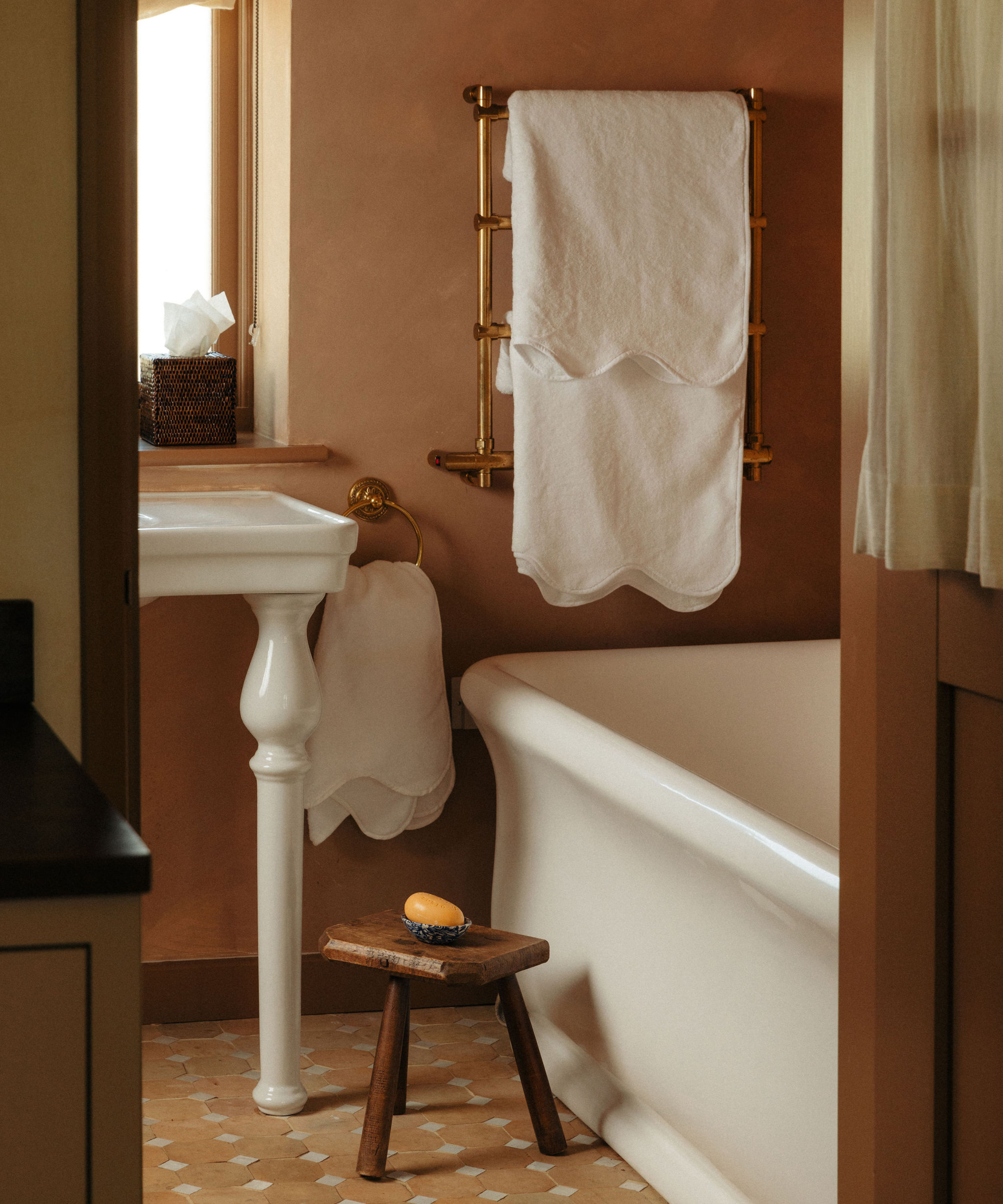 Pair of Amelia Scalloped Hand Towels, White, Lifestyle