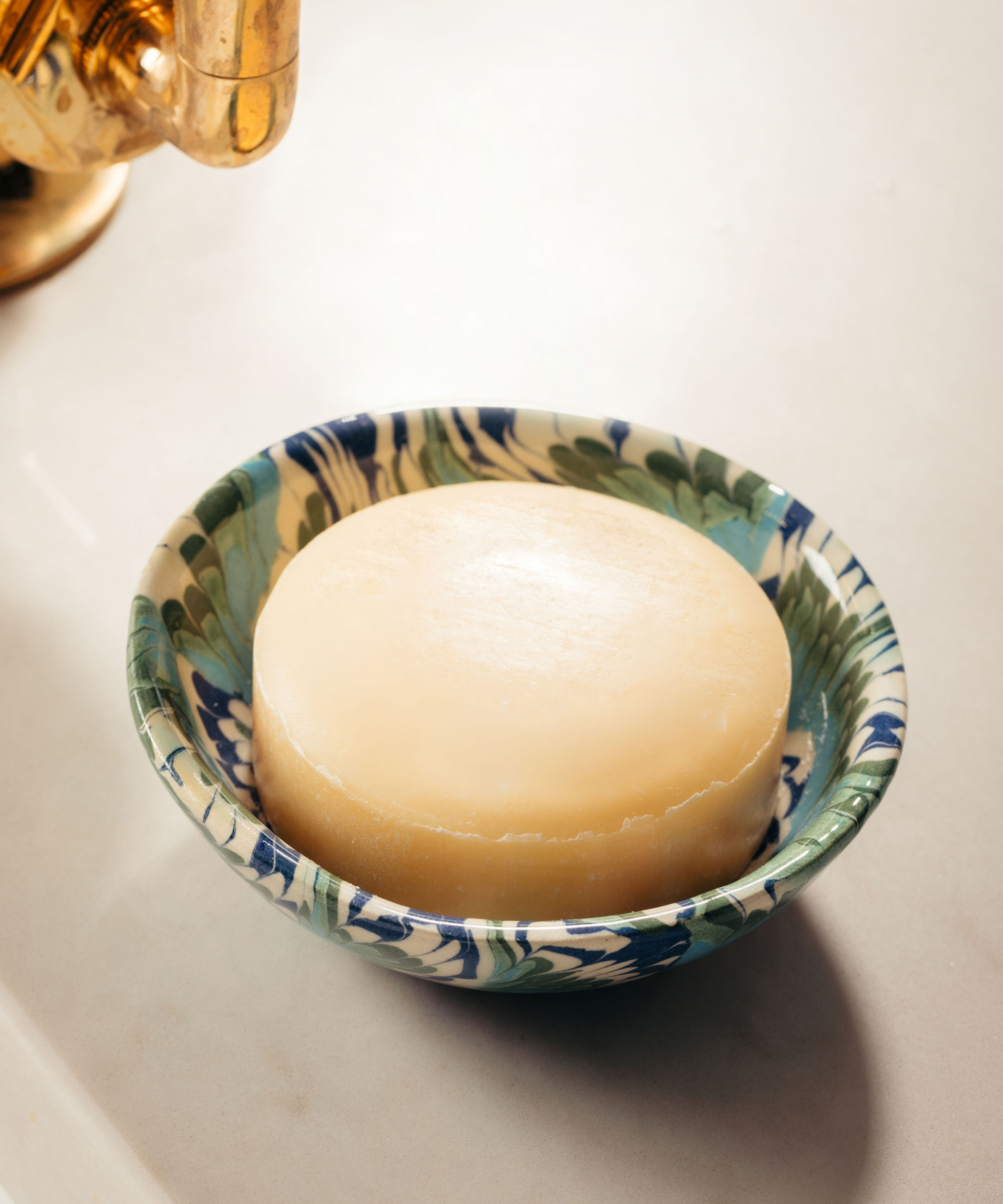 Aptware Marble Ceramic Dish, Lagoon Blue Green, with Bar of Soap