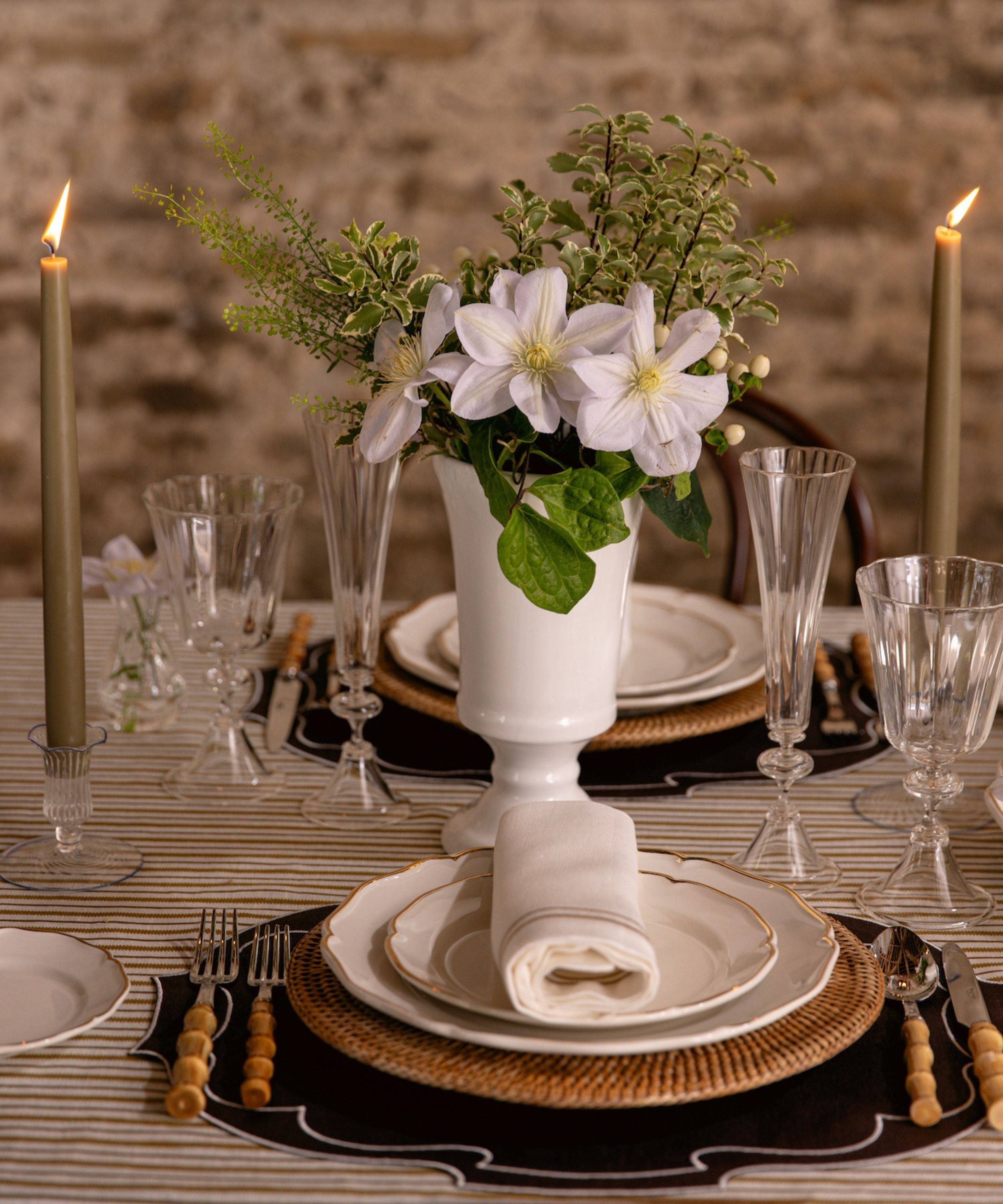 Madeleine Crockery, Gold Filet