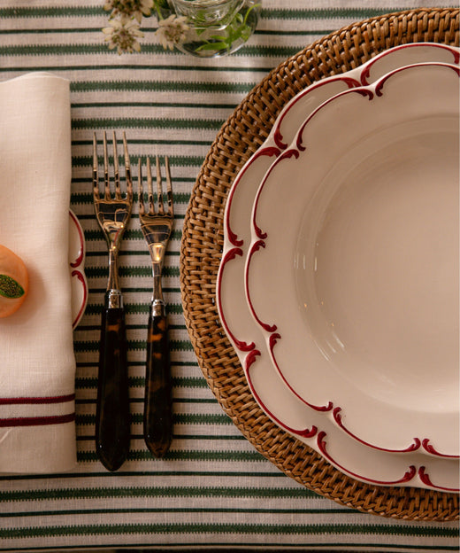 Rebecca Udall Luxury Classic Handle Cutlery silverware, Tortoiseshell Brown with Olivia Scalloped Plates, Raspberry