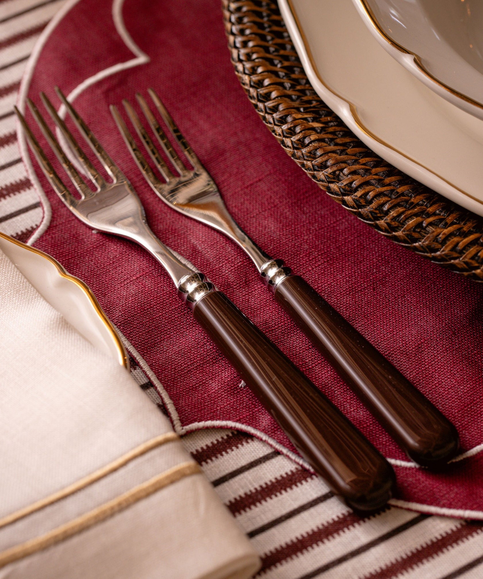 Rebecca Udall Classic Cutlery Set, Chocolate with the Francesca Placemats