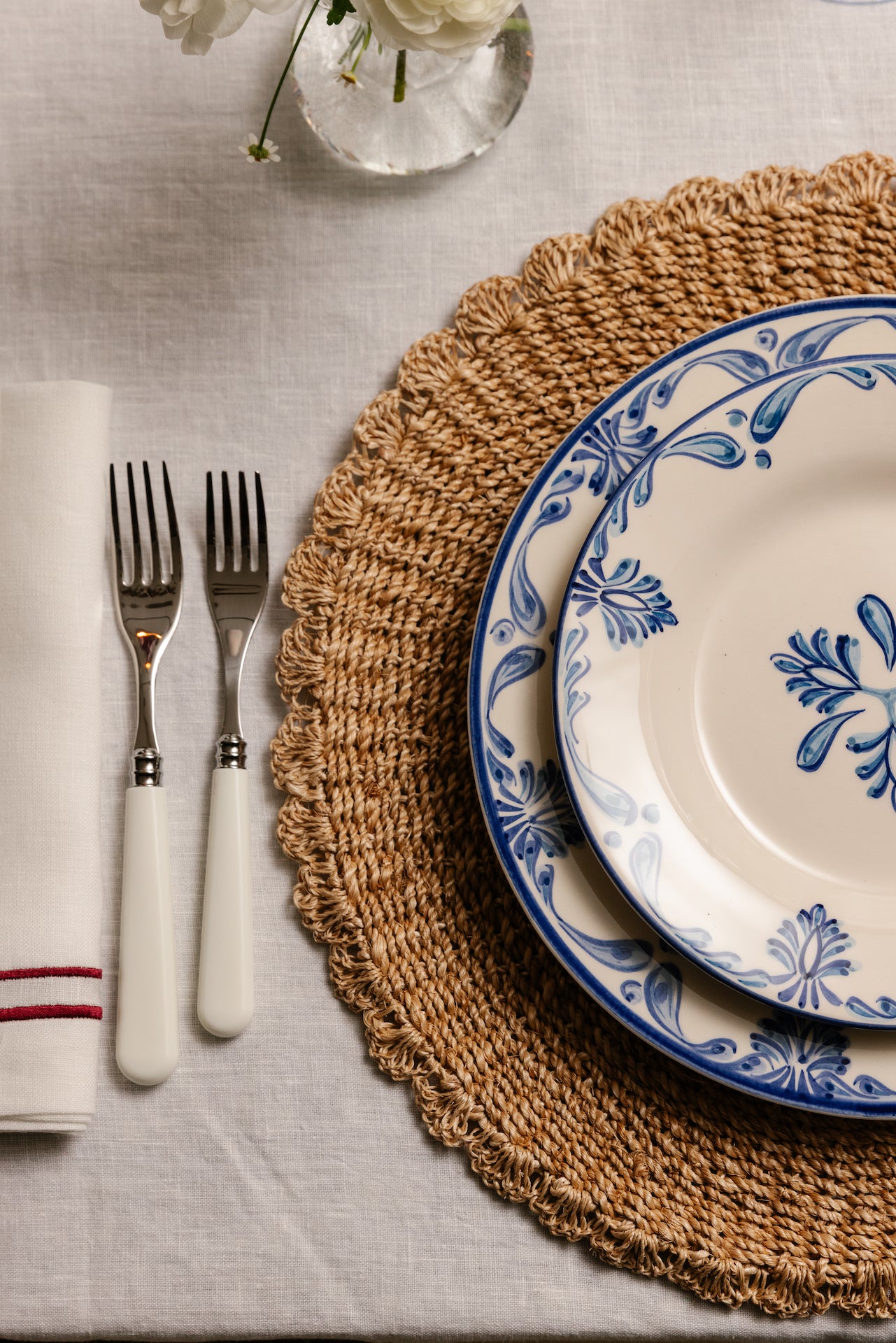 Scalloped Abaca Placemat, Natural, with Eleanor Crockery