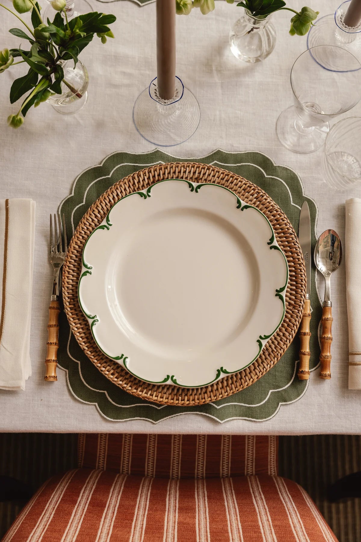 Set of 4 Olivia Scalloped Dinner Plates, Green Filet, with Rattan Charger