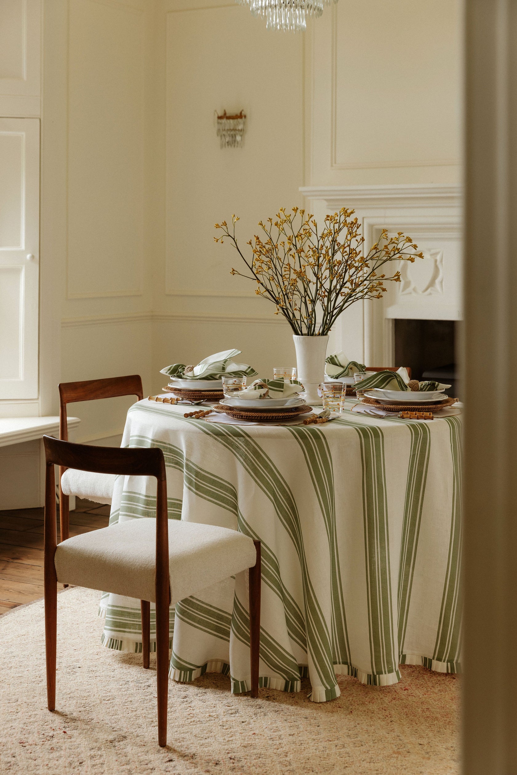 Set of 4 Zita Scalloped Dinner Plates, Chestnut Brown