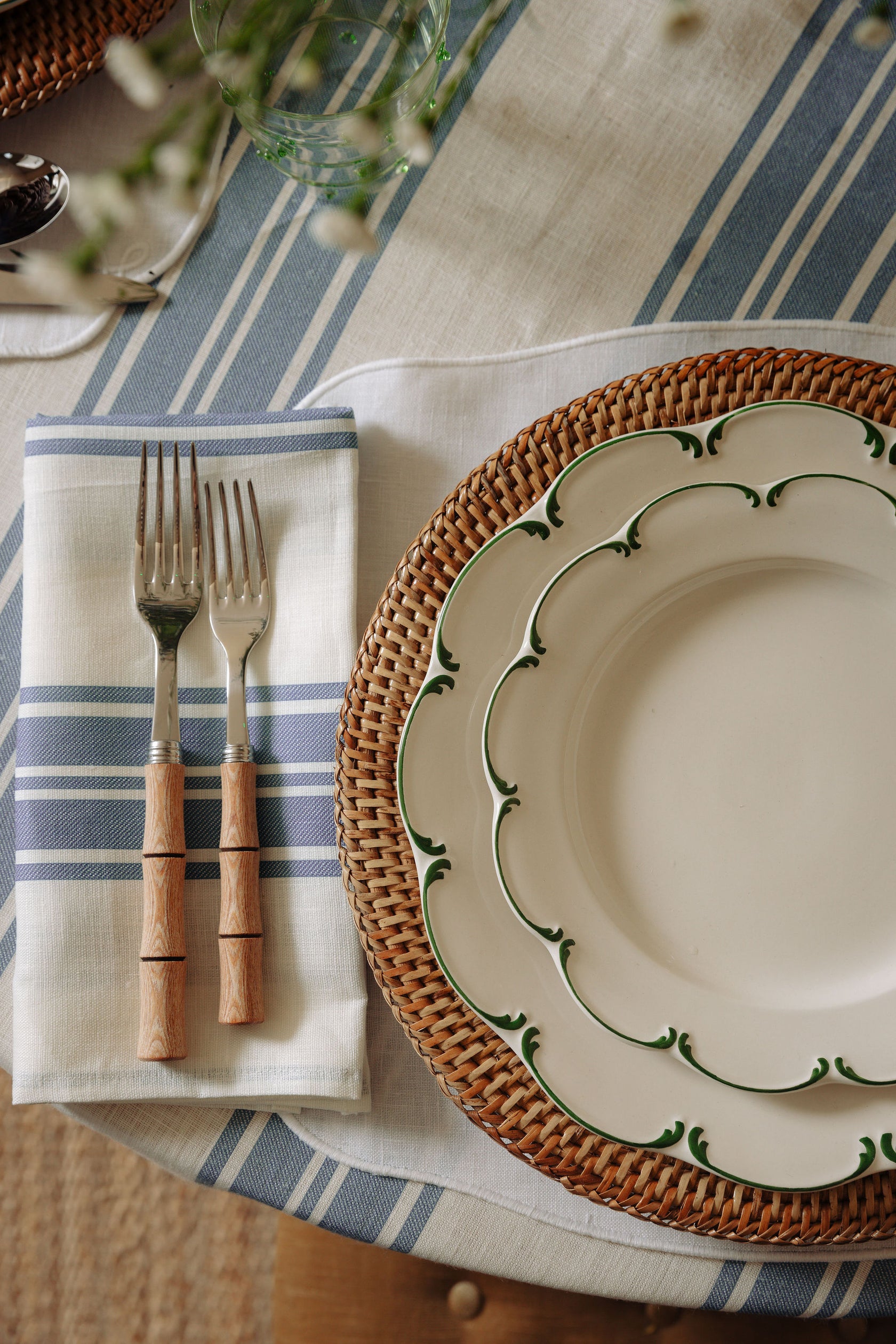 Set of 4 Olivia Scalloped Dinner Plates, Green Filet