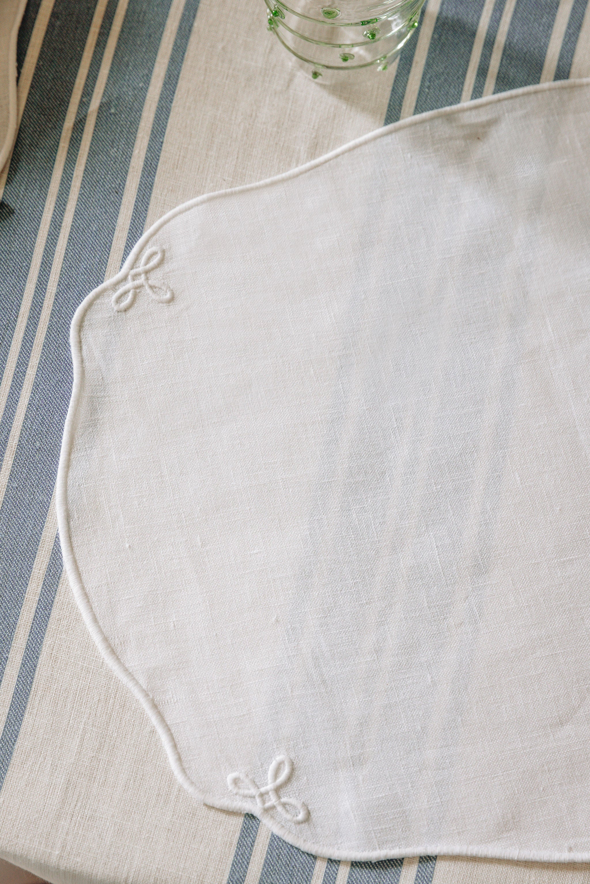 Set of 4 Nancy Linen Placemats, White, Detail
