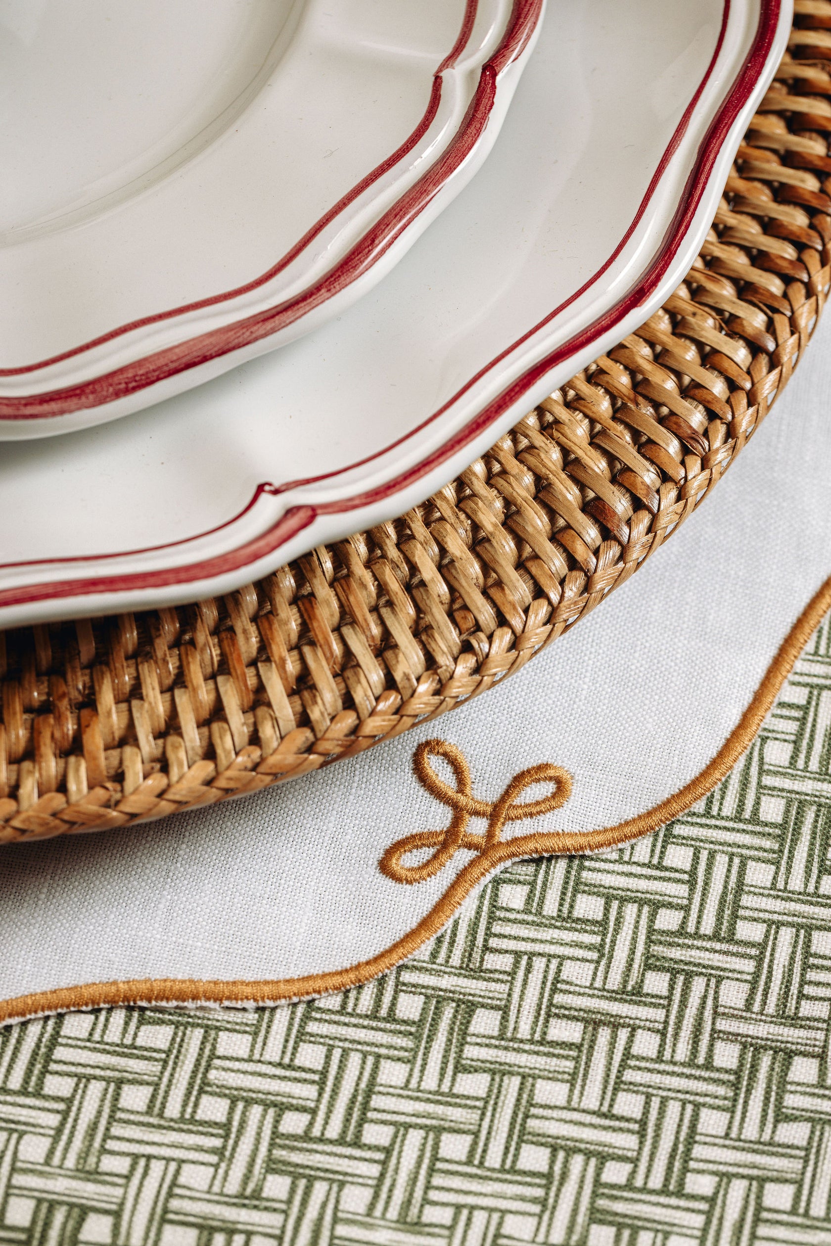 Set of 4 Martha Linen Placemats, White/Antique Gold, Detail, with Zita Crockery