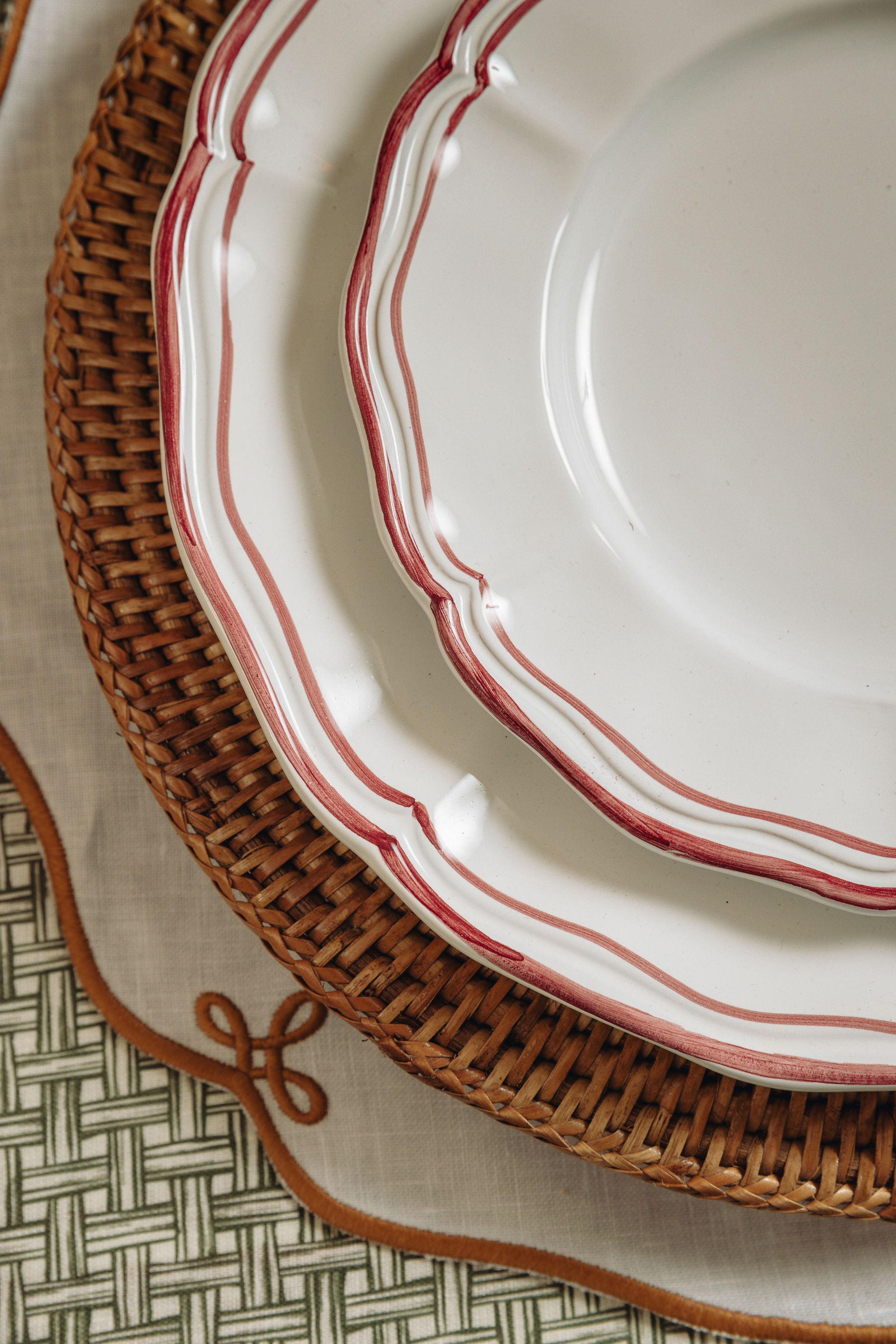Set of 4 Zita Scalloped Dinner Plates, Maroon Red
