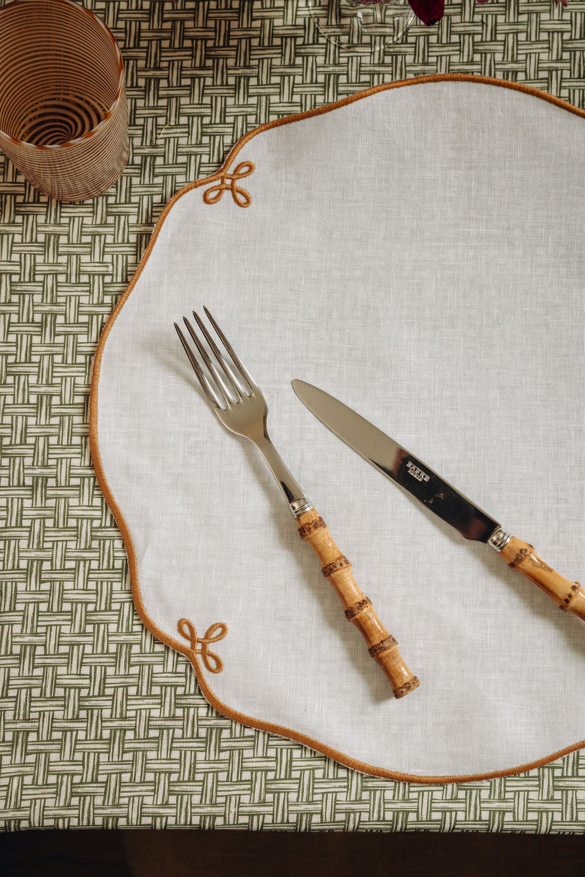 Set of 4 Martha Linen Placemats, White/Antique Gold, with Bamboo Cutlery