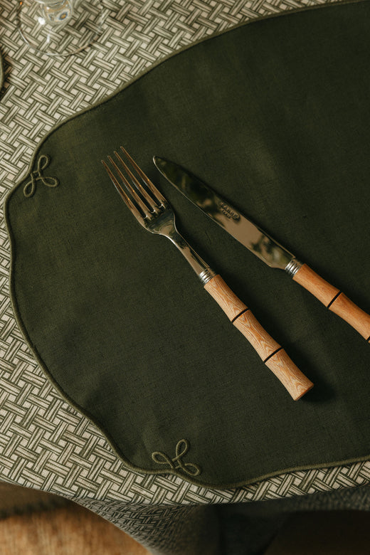 Set of 4 Nancy Linen Placemats, Forest Green, with Natural Wood Cutlery
