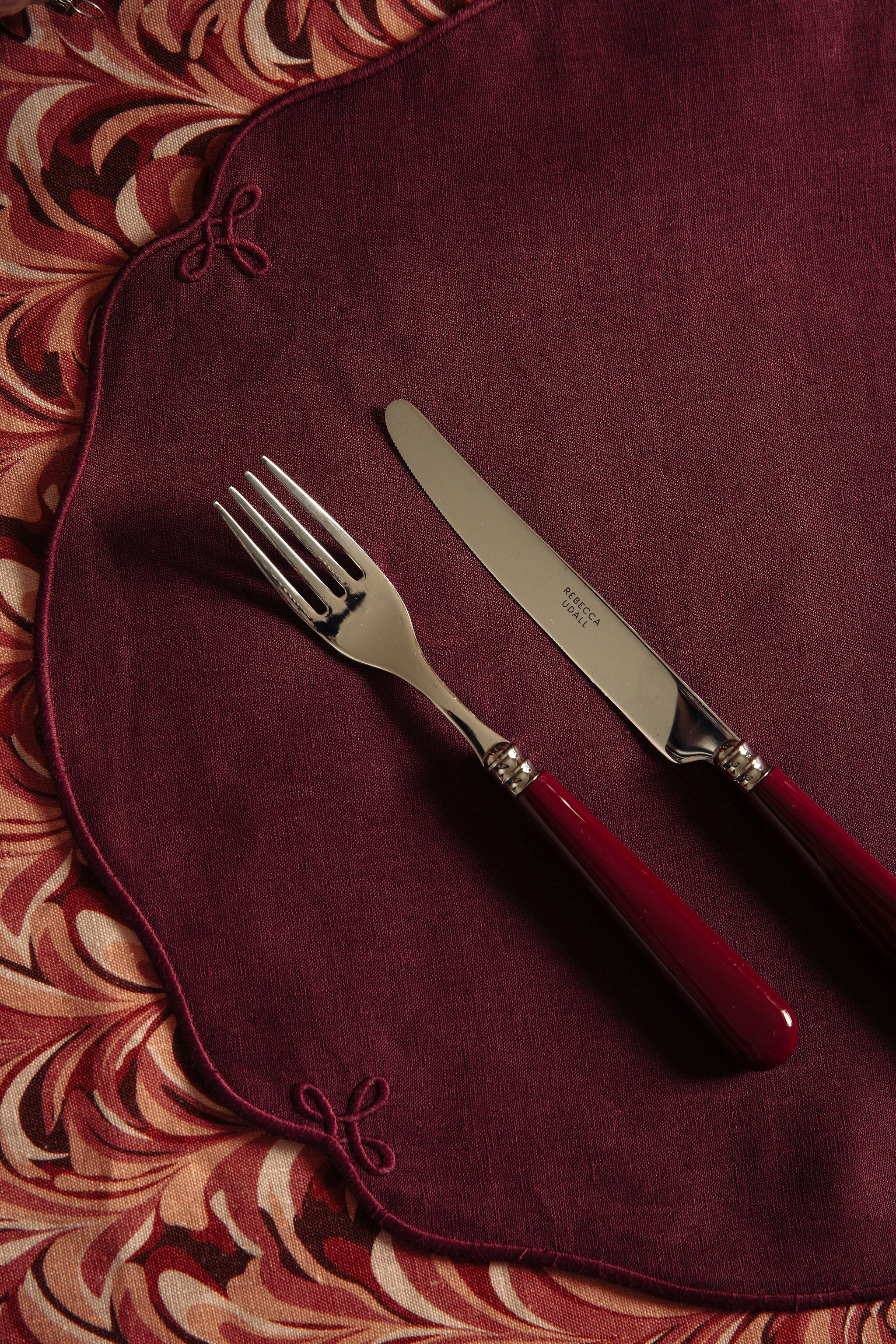 Classic Cutlery Set, Burgundy