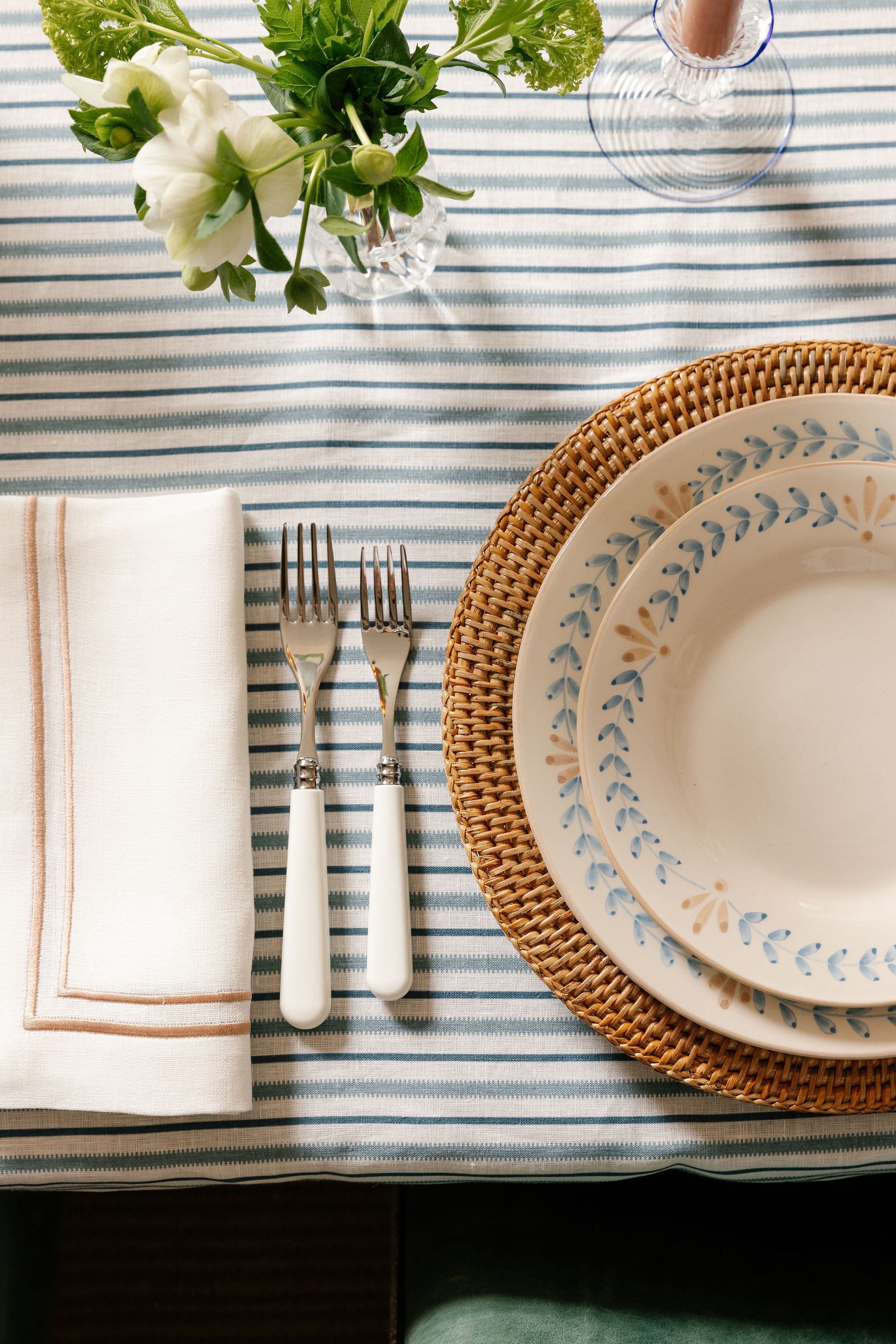Rebecca Udall Sophie Classic Two Cord Napkin, Dusky Pink with Elouise Crockery