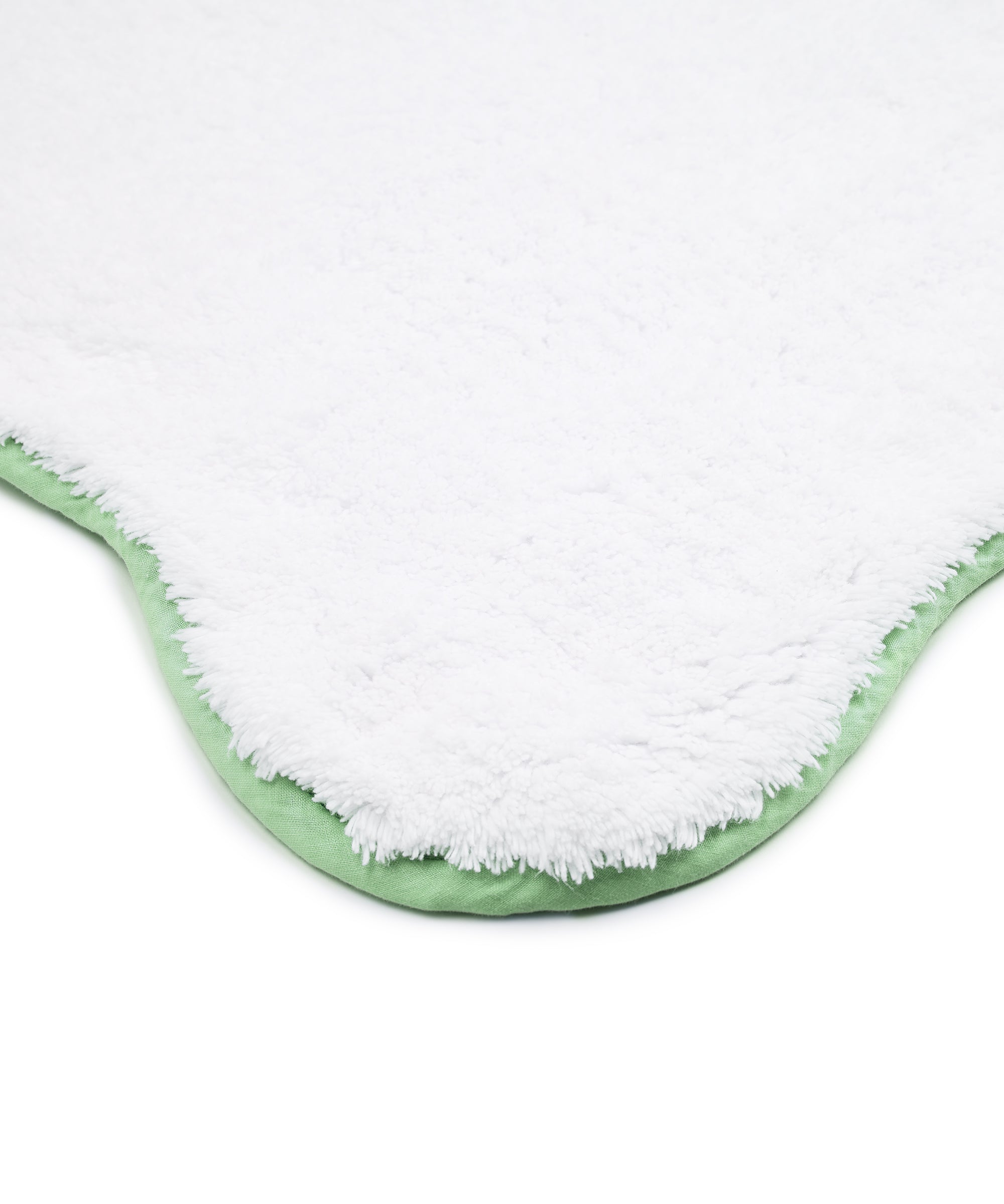 Rebecca Udall Luxury Scalloped Wavy Piped Edge Bath Mat, White with Asparagus Green Trim