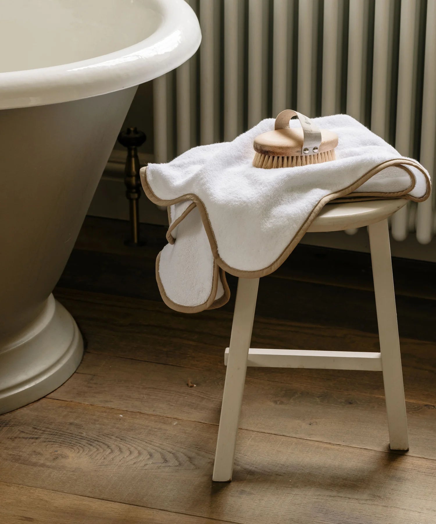 Amelia Scalloped Bath Towel, Taupe