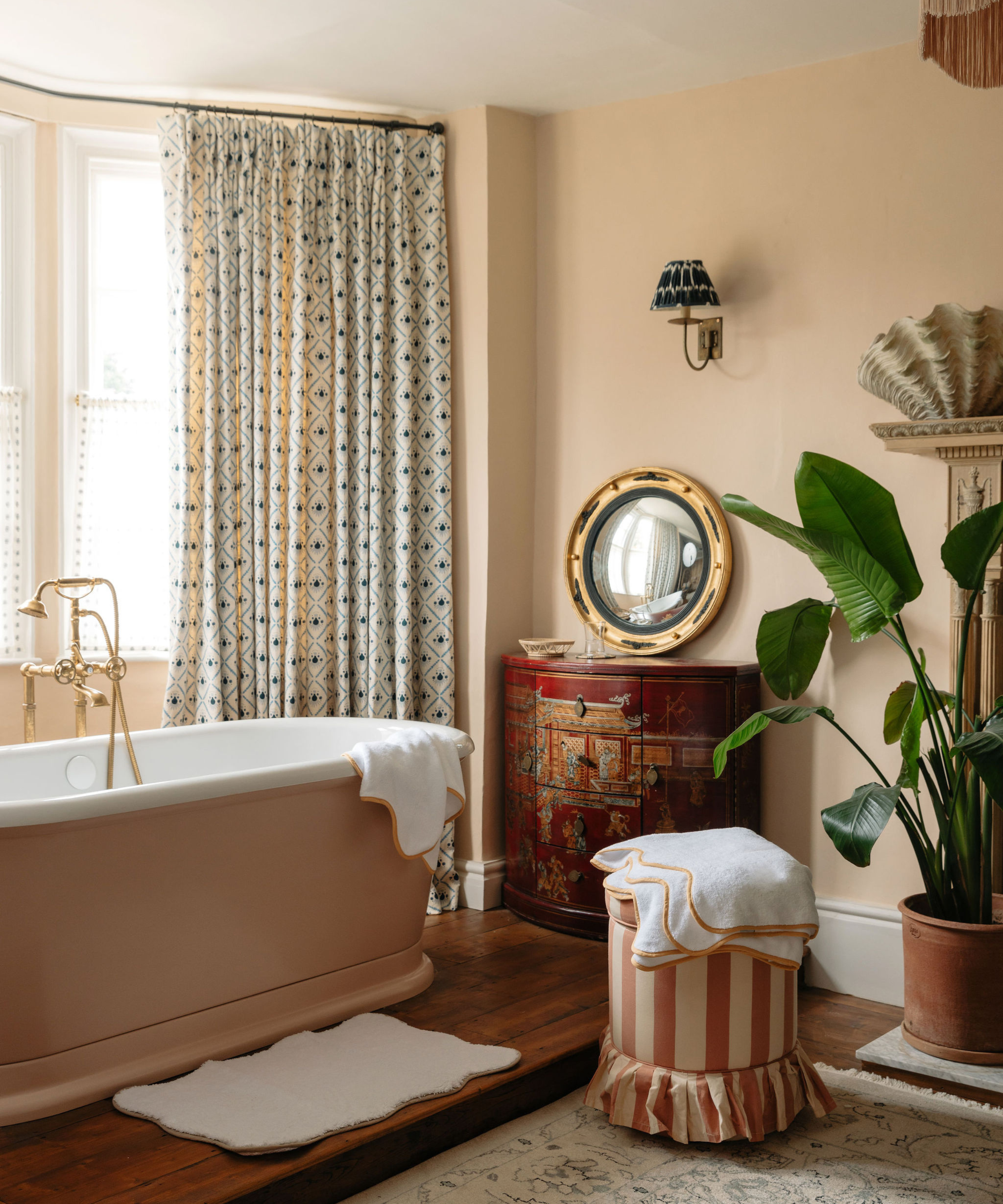 Amelia Scalloped Bath Towel Collection, Mustard, Bathroom Lifestyle