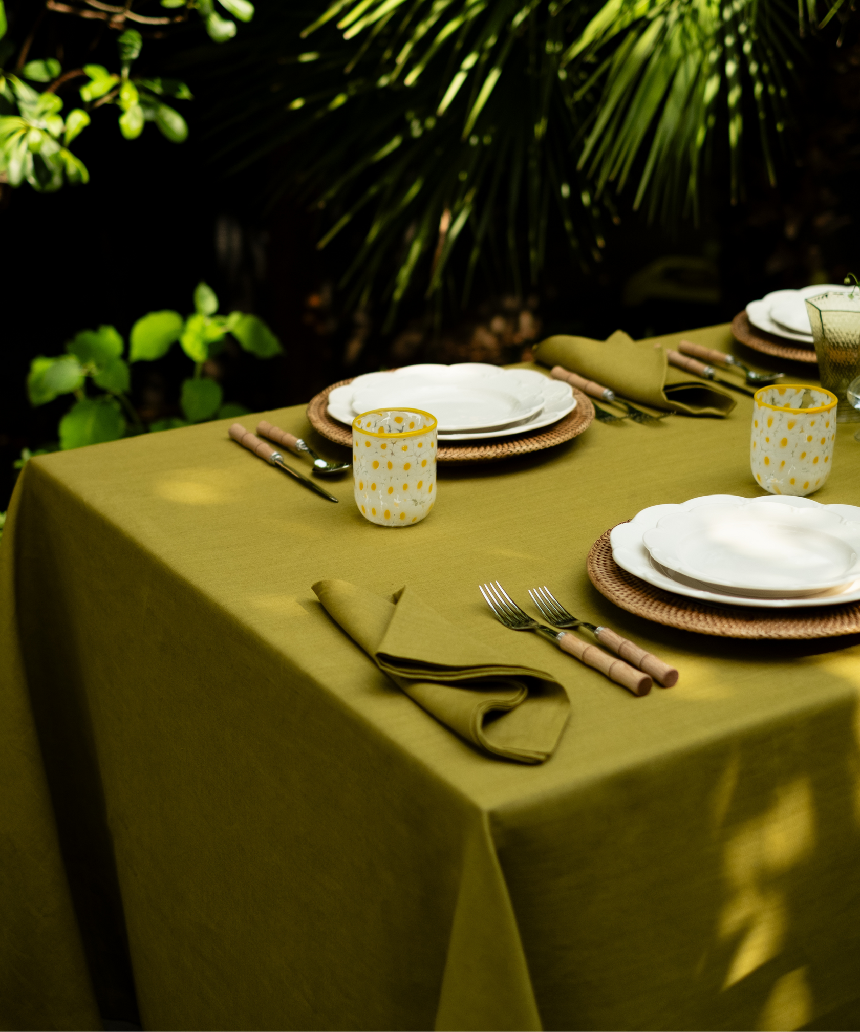 Classic Linen Table Linens, Chartreuse, Table Lifestyle