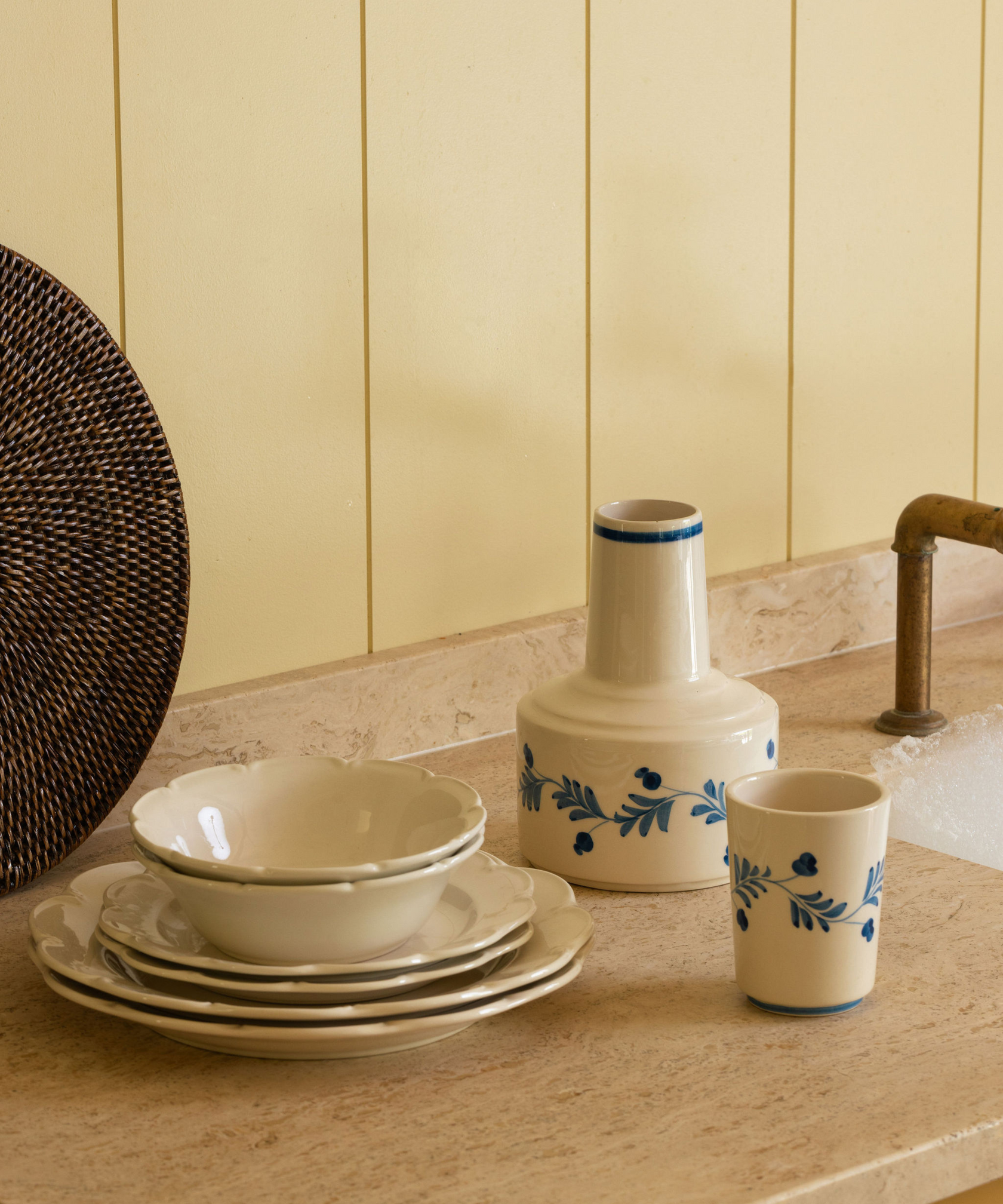 Set of 4 Olivia Scalloped Dinner Plates, White