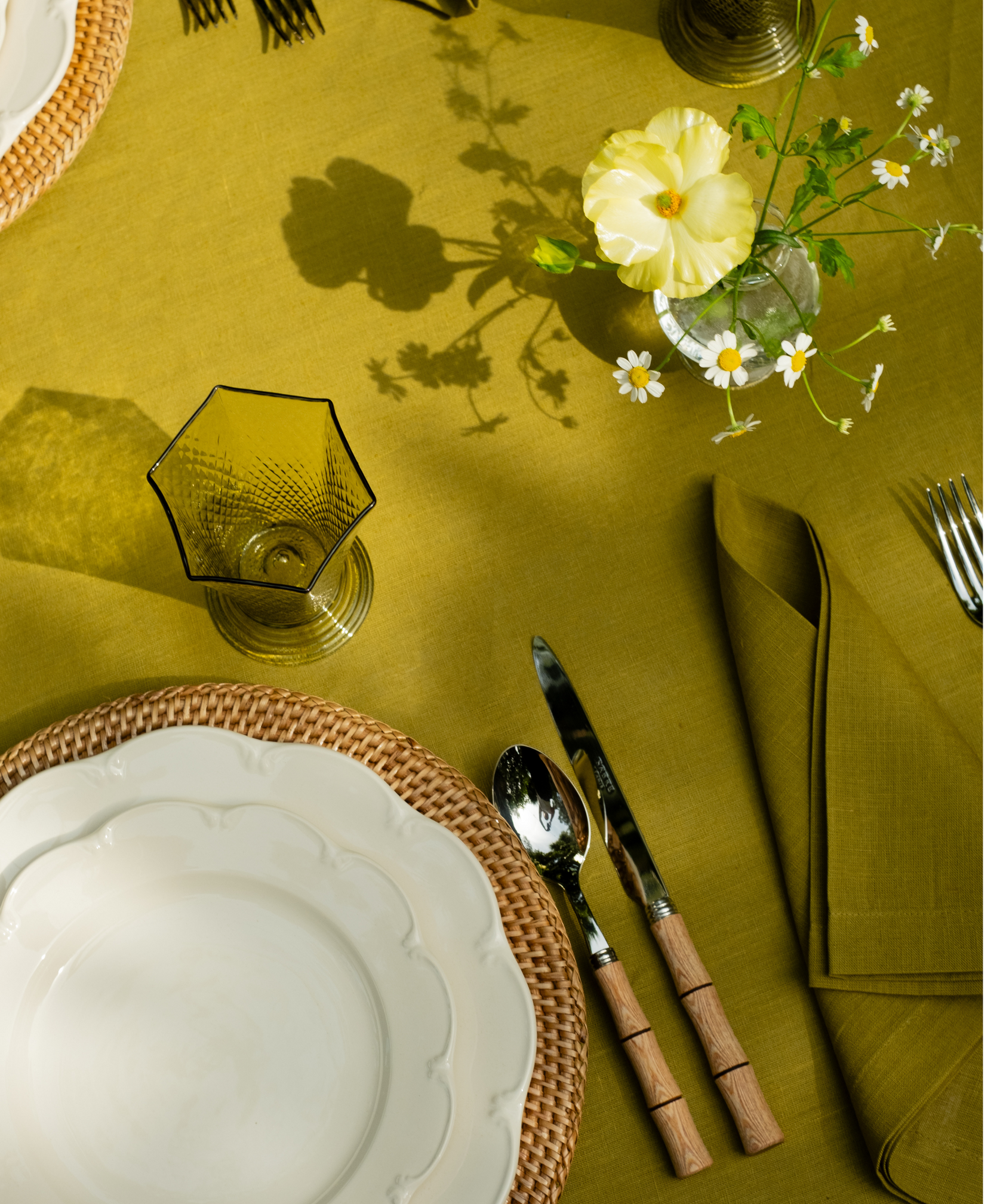 Set of 4 Olivia Scalloped Dessert Plates, White