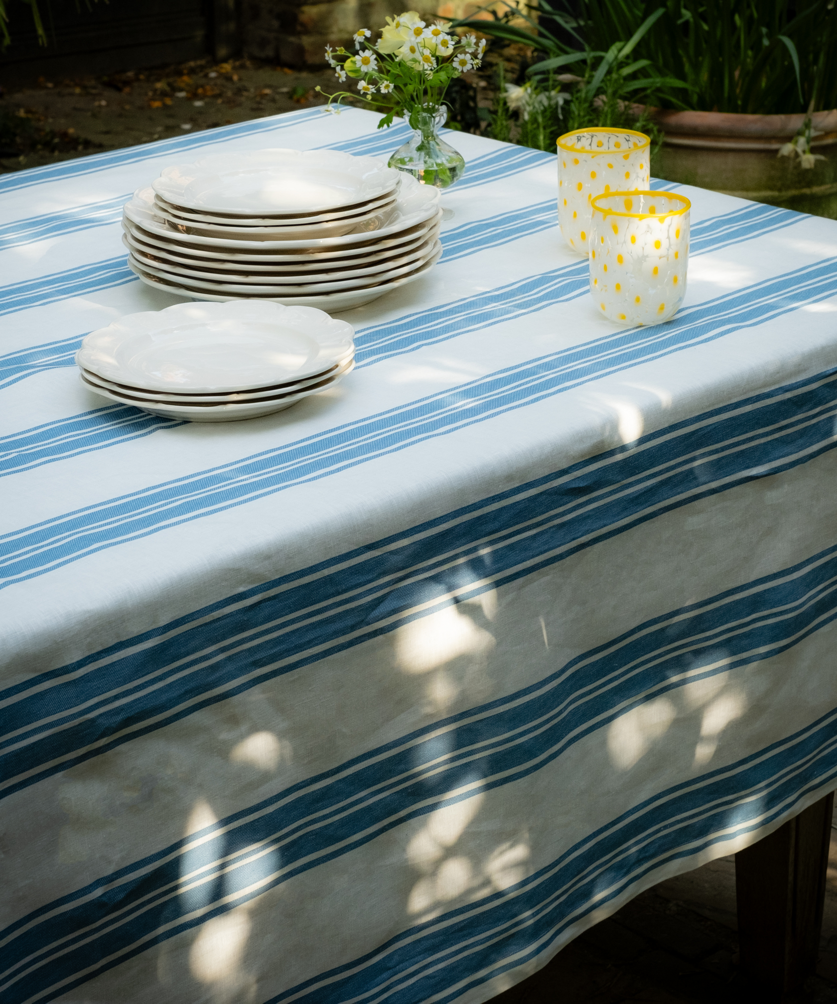 Set of 4 Olivia Scalloped Dessert Plates, White