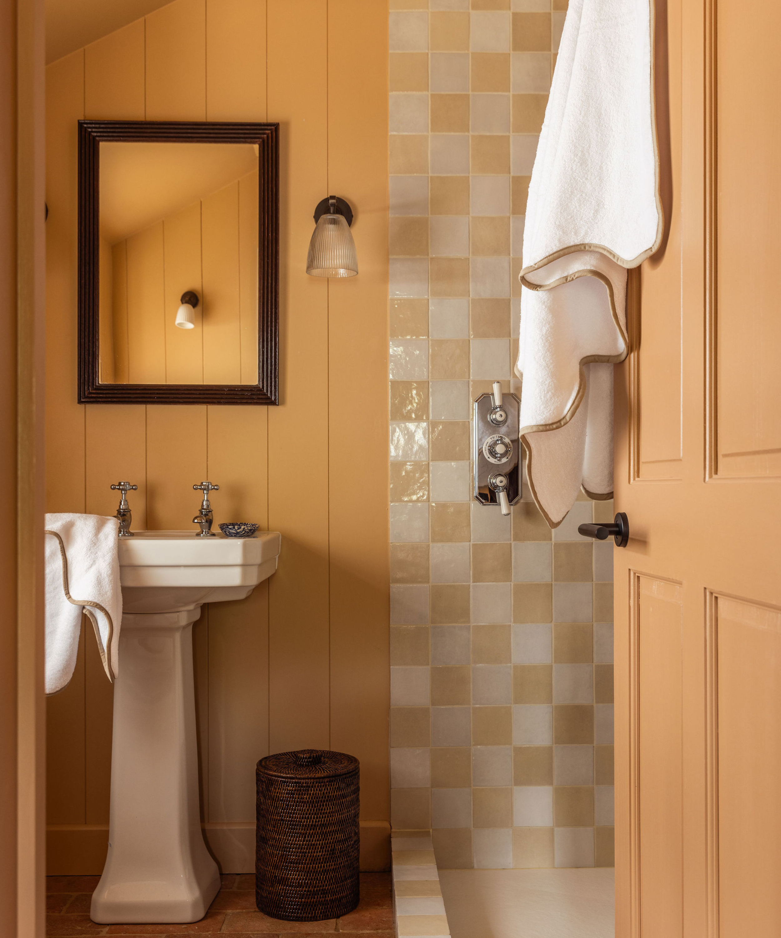 Pair of Amelia Scalloped Hand Towels, Taupe
