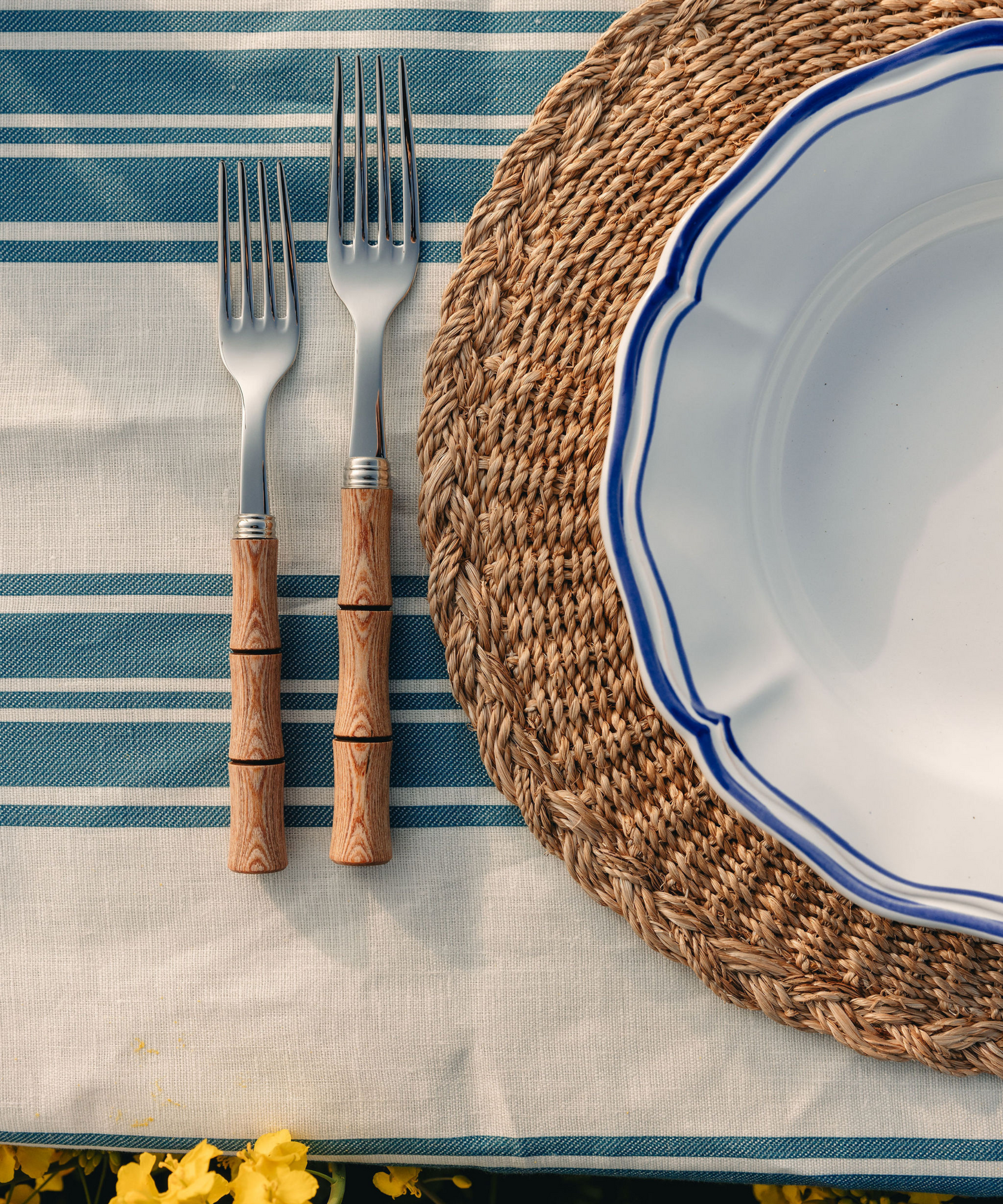 Set of 4 Zita Scalloped Pasta Bowls, Marine Blue, with Natural Wood Cutlery
