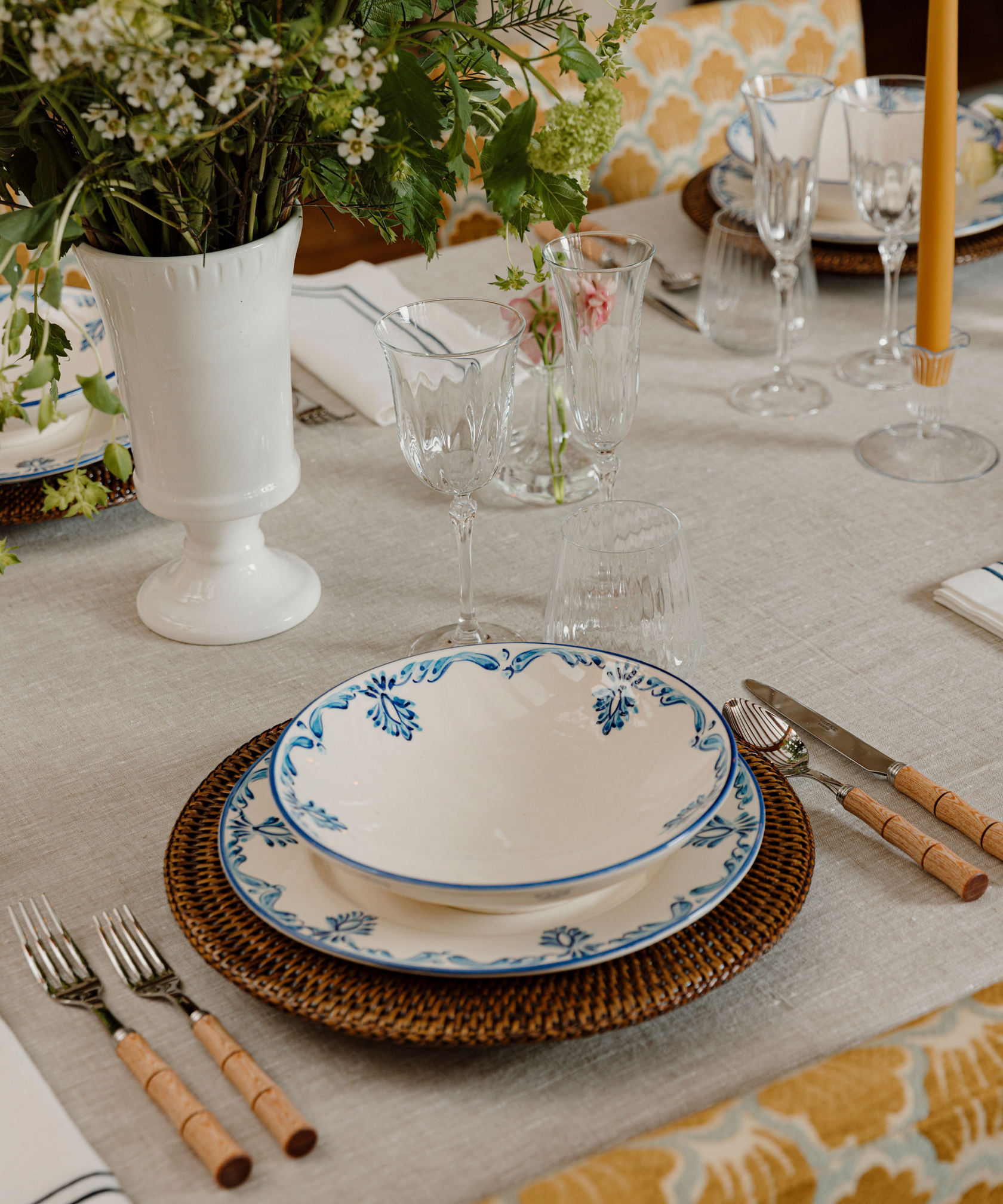 Eleanor Dinner Plate, Blue with the Bamboo Handle Cutlery