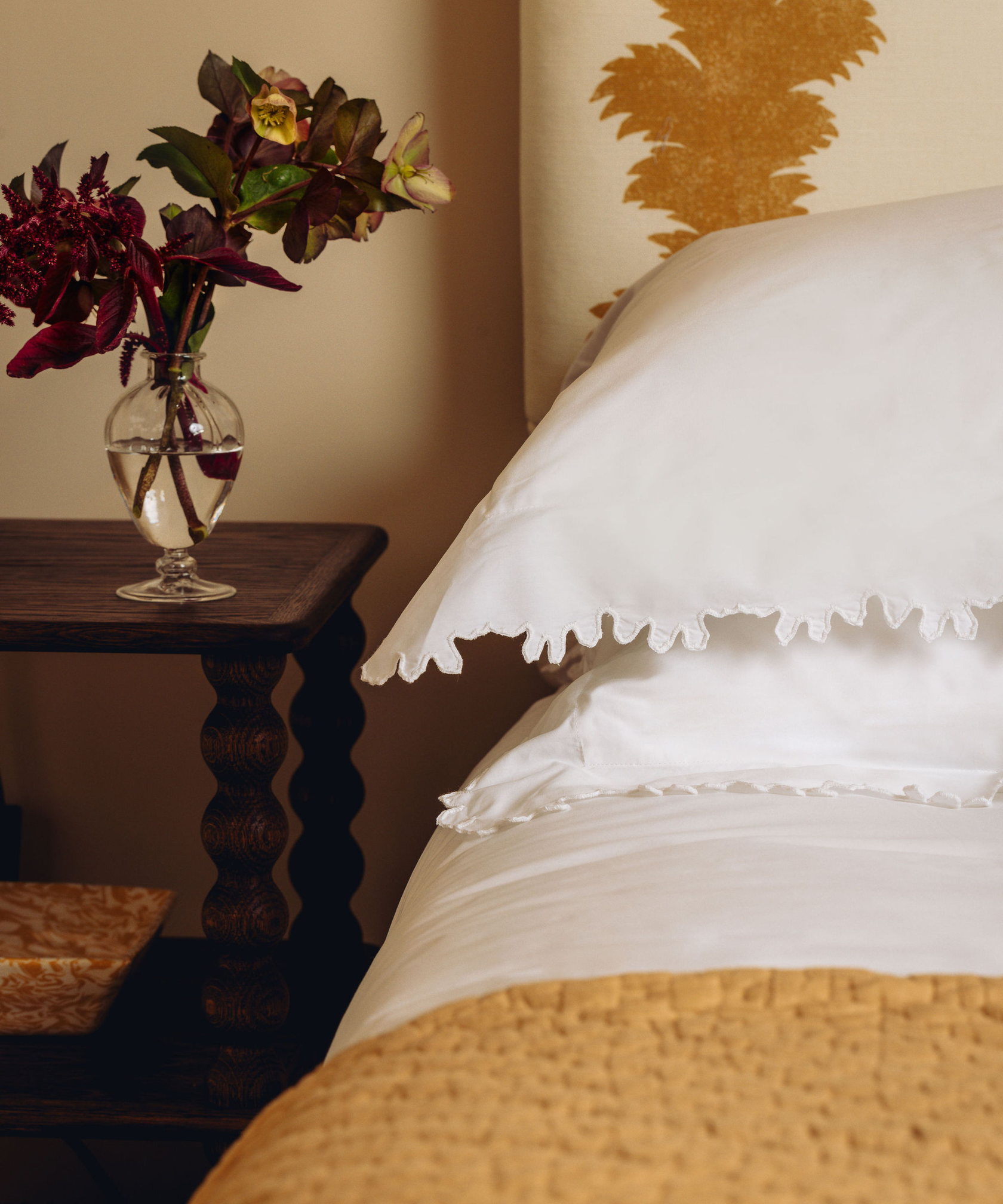 Thea Scalloped Bed Linen, White