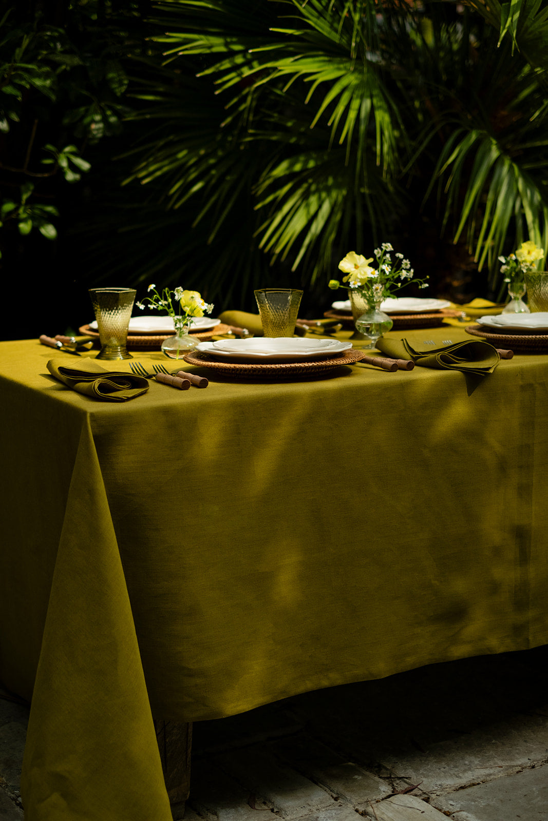 3 Outdoor Tablescapes for Al Fresco Entertaining