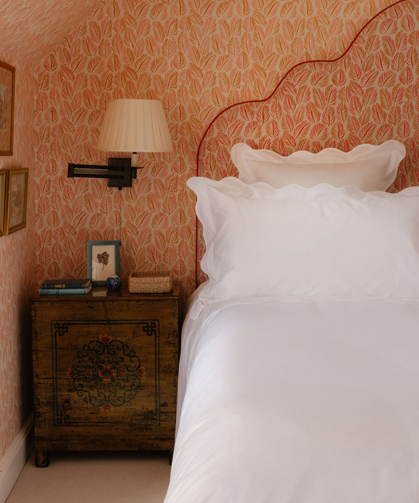 Alexandra Wavy Scalloped Bed Linen, White