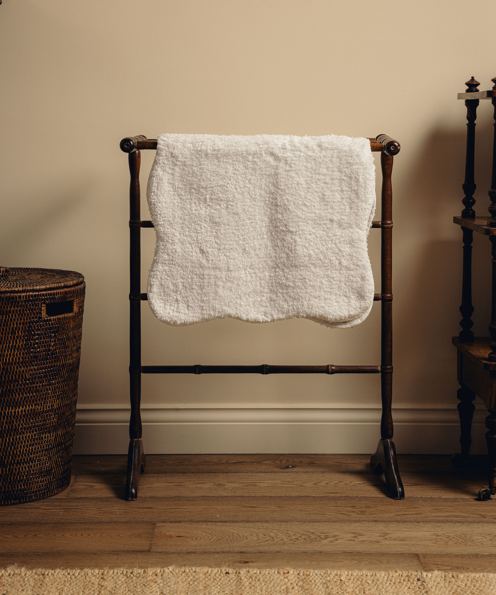 Amelia Scalloped Bath Mat, White