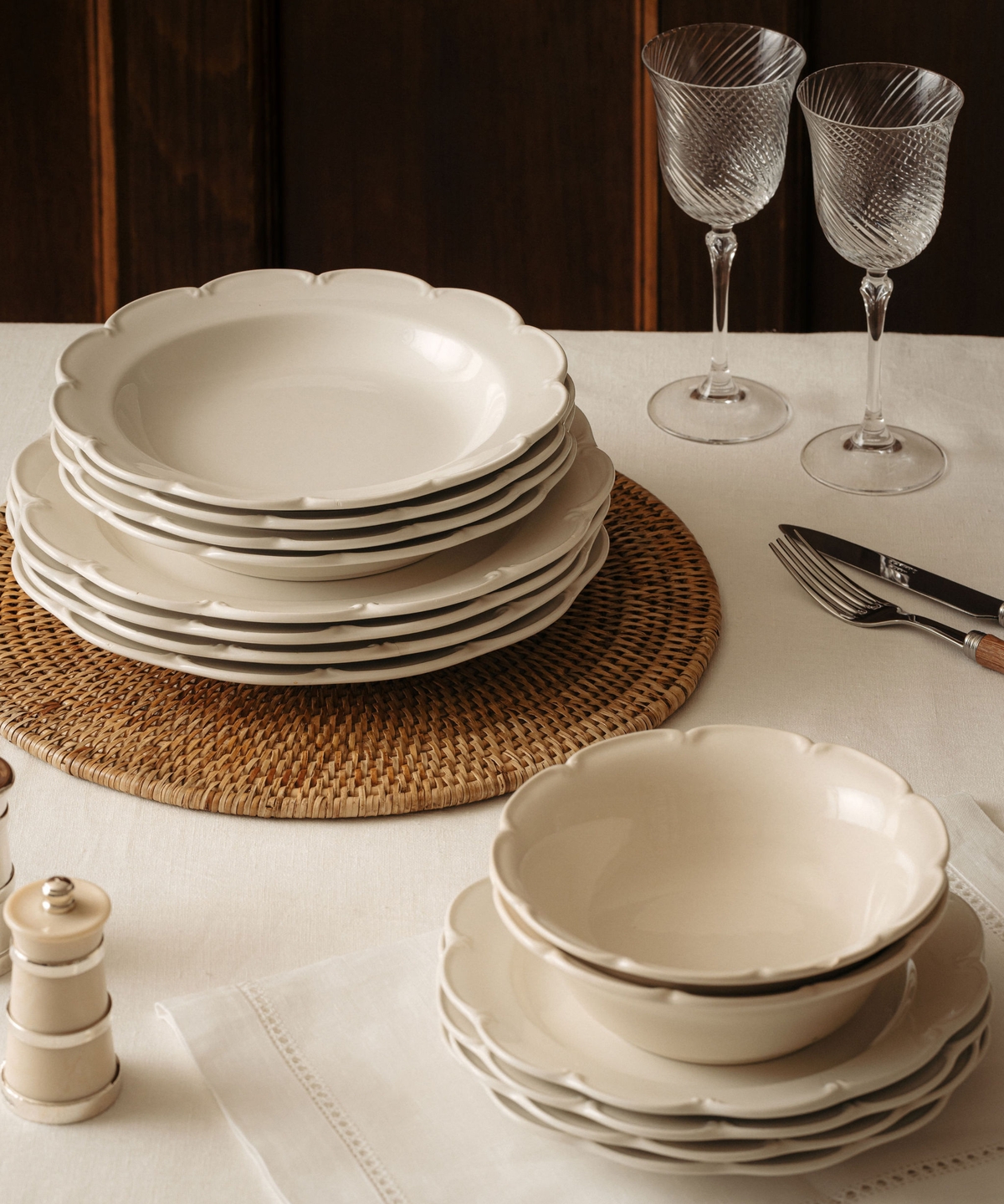 Olivia Scalloped Crockery, White – Rebecca Udall
