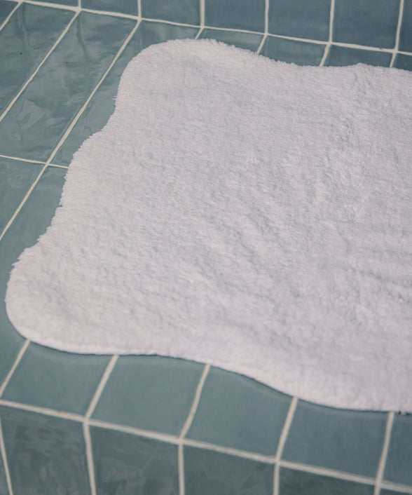 Rebecca Udall Luxury Cotton Scalloped Wavy Piped Edge Bath Mat, White