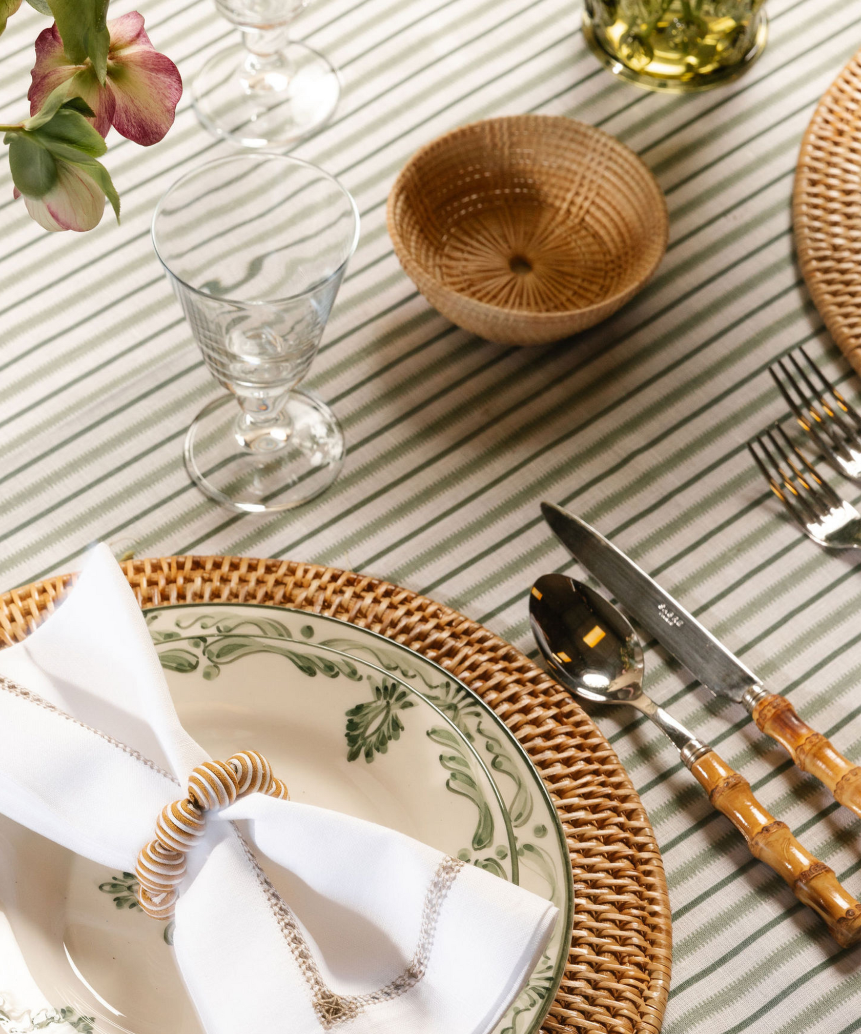 Matilda Woven Basket, Small, with Bamboo Cutlery