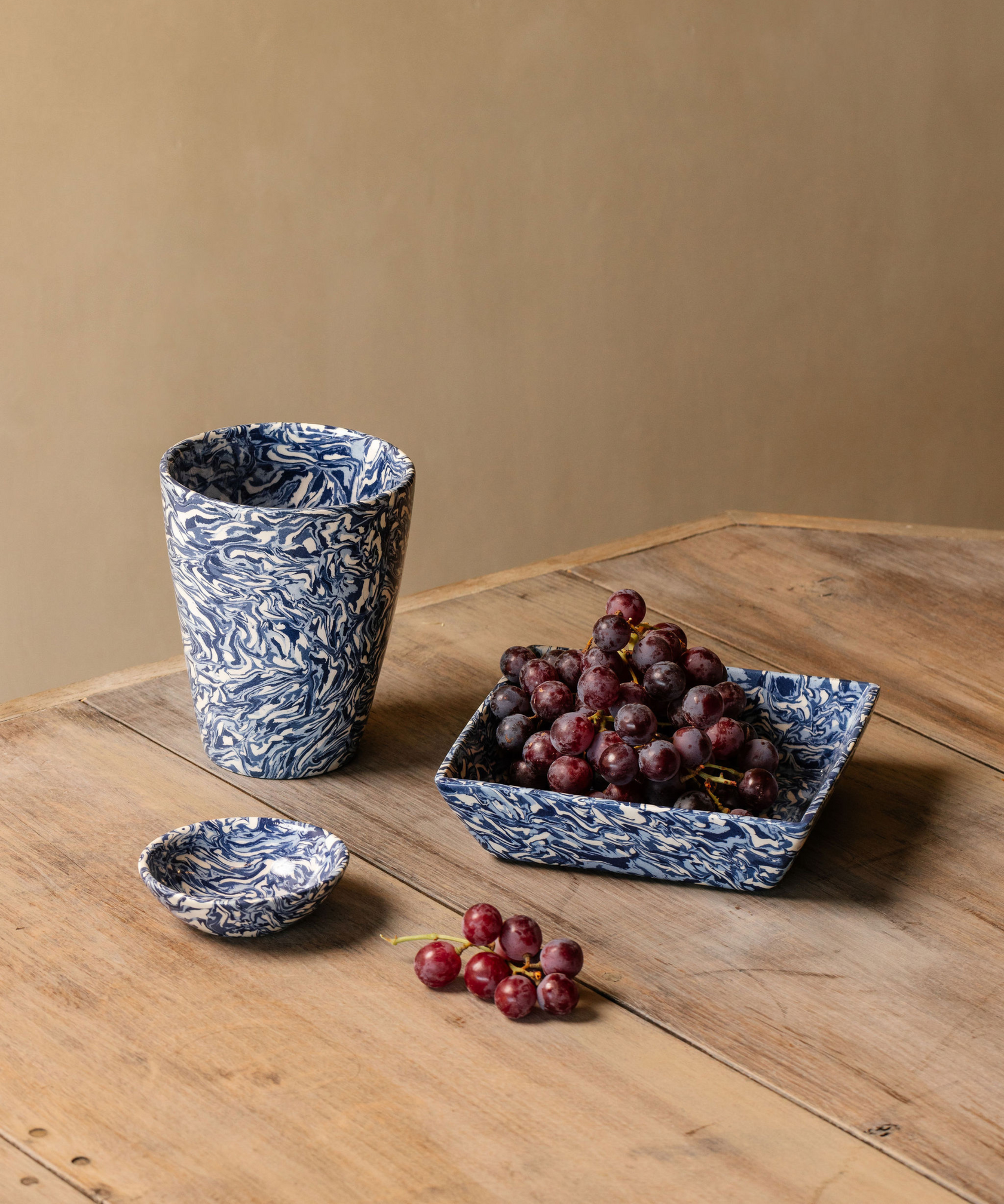 Aptware Marble Ceramic Dish, Blue, with Vase and Vide Poche