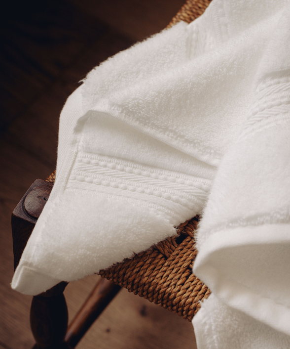 Pair of Maria Organic Guest Towels, White, Lifestyle