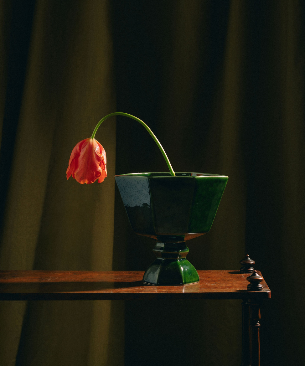 Vera Urn, Green, Lifestyle