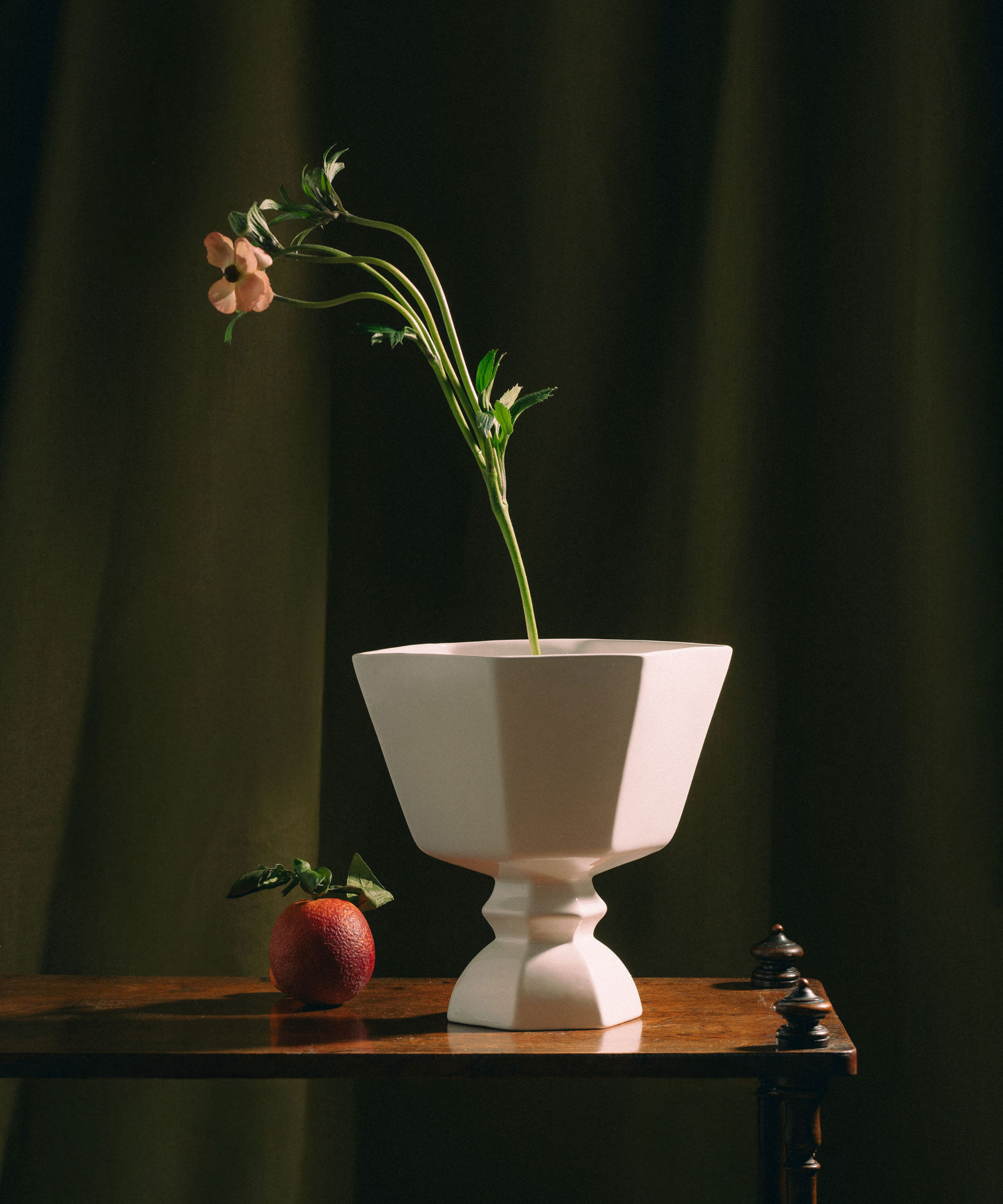 Vera Urn, White, Lifestyle