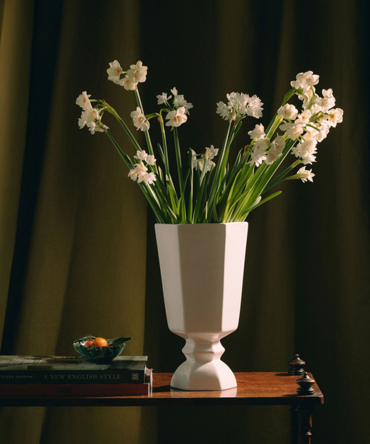 Harriet Urn, White, Lifestyle