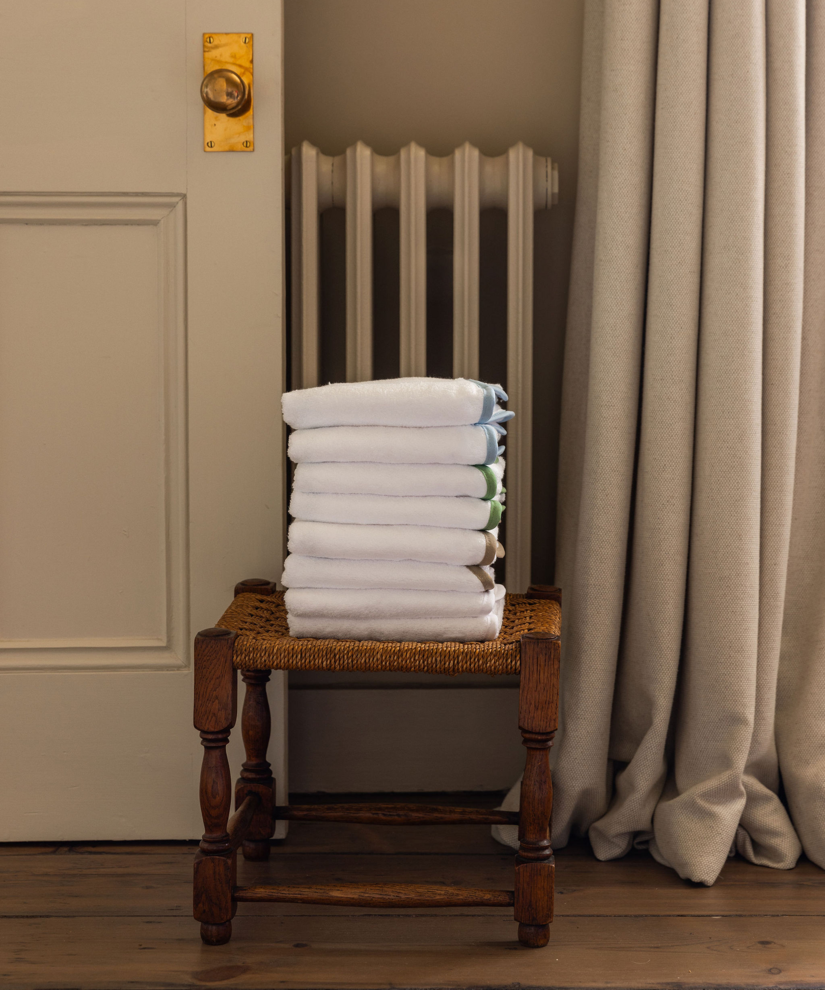 Pair of Amelia Scalloped Guest Towels, White