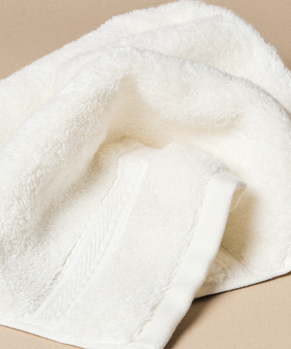 Pair of Maria Organic Guest Towels, Ivory, Detail