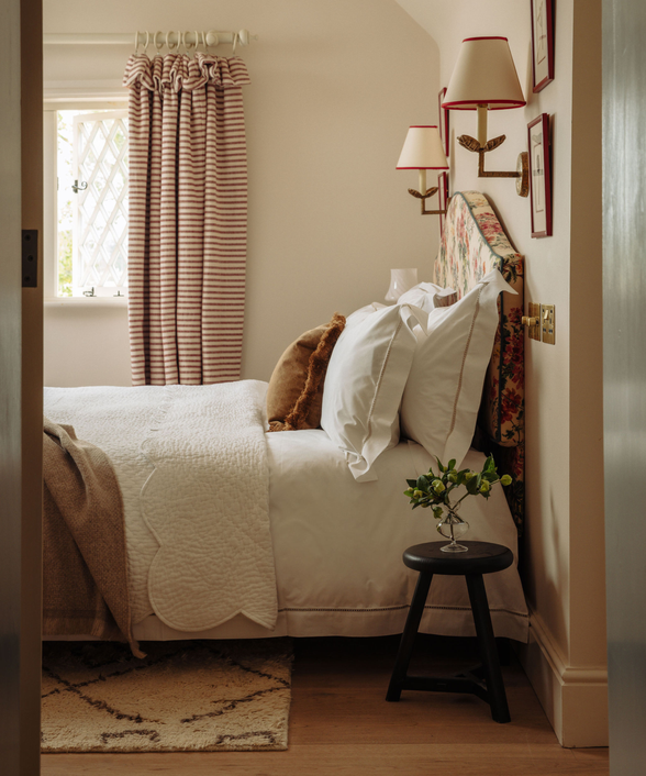 Nina Scalloped Quilted Cotton Bedspread, White