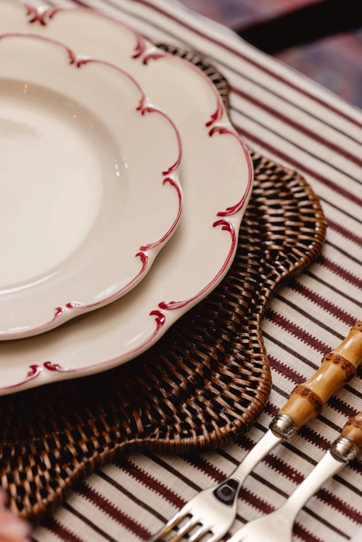 Set of 4 Olivia Scalloped Dessert Plates, Raspberry Filet