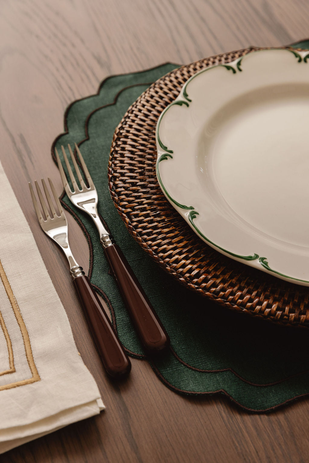 Olivia Scalloped Crockery, Green Filet