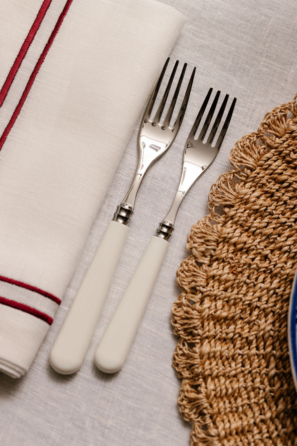 Rebecca Udall, Classic Cutlery Set, Pale Ivory with the Scalloped Abaca Placemat
