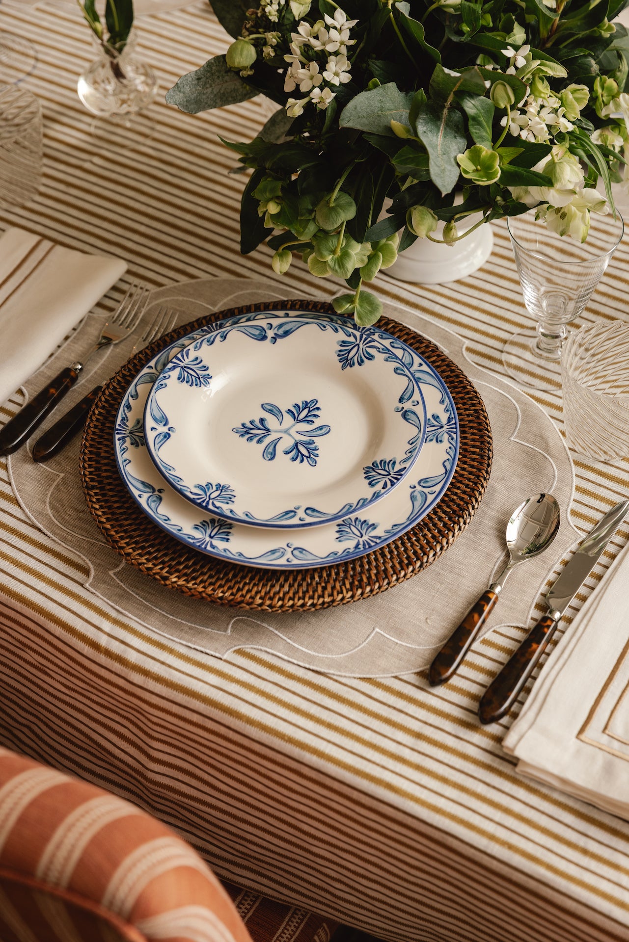 Rebecca Udall Luxury Classic Handle Cutlery silverware, Tortoiseshell Brown with Eleanor Crockery