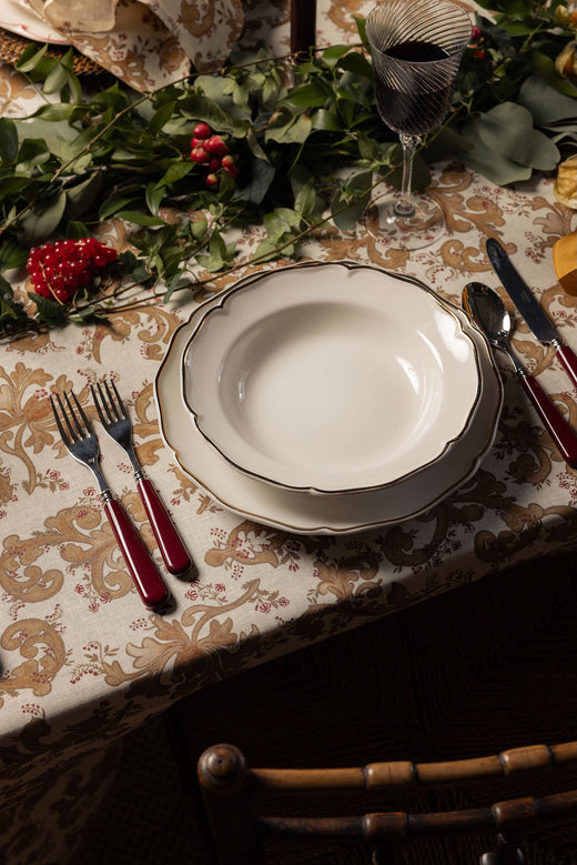 Madeleine Dinner Plate, Gold Filet