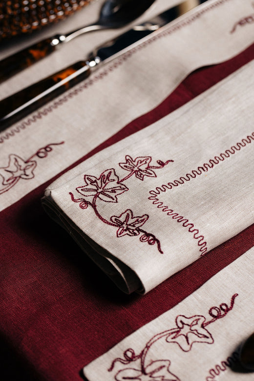 Pair of Ivy Linen Napkins, Burgundy