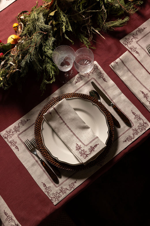 Pair of Ivy Linen Napkins, Burgundy