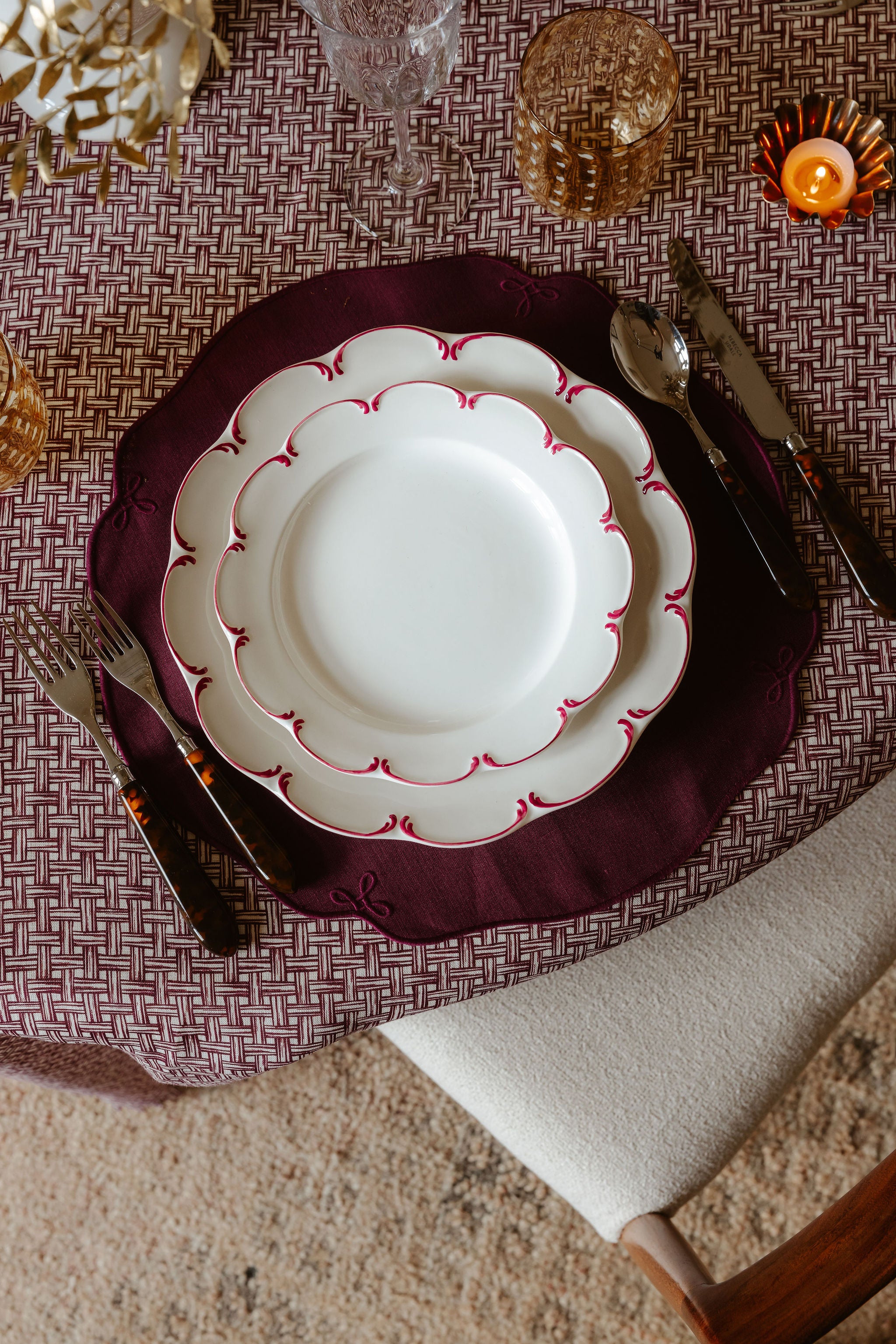 Set of 4 Olivia Scalloped Dinner Plates, Raspberry Filet